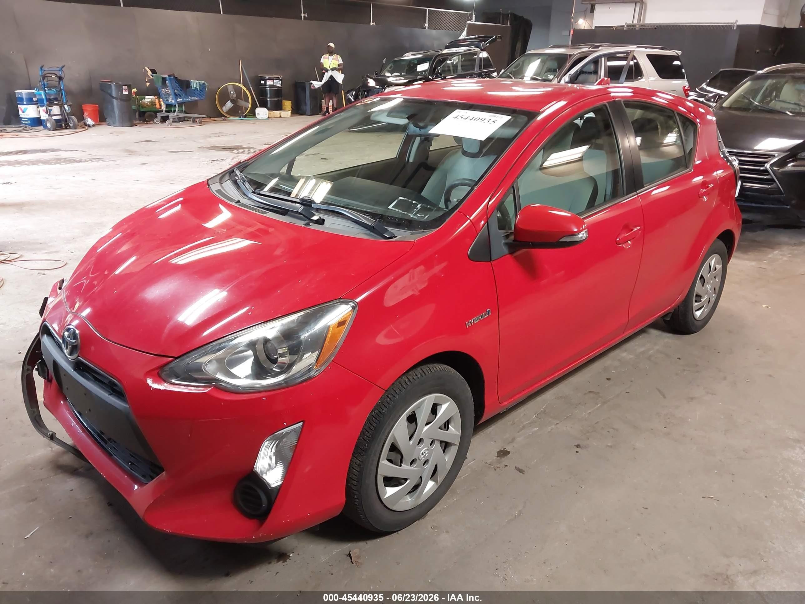2015 Toyota Prius C One Красный vin: JTDKDTB35F1108591