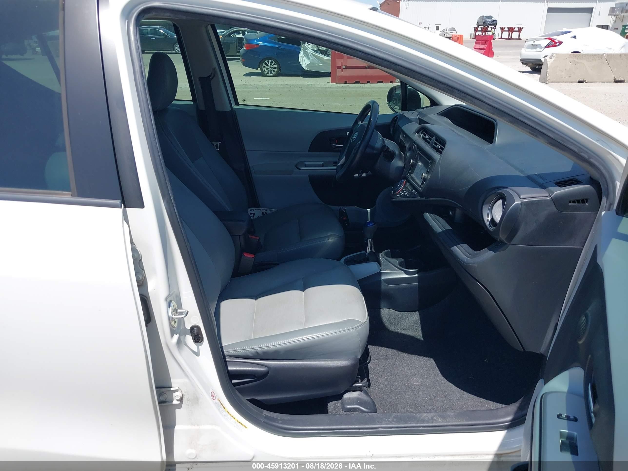 2013 Toyota Prius C Four White vin: JTDKDTB36D1056739