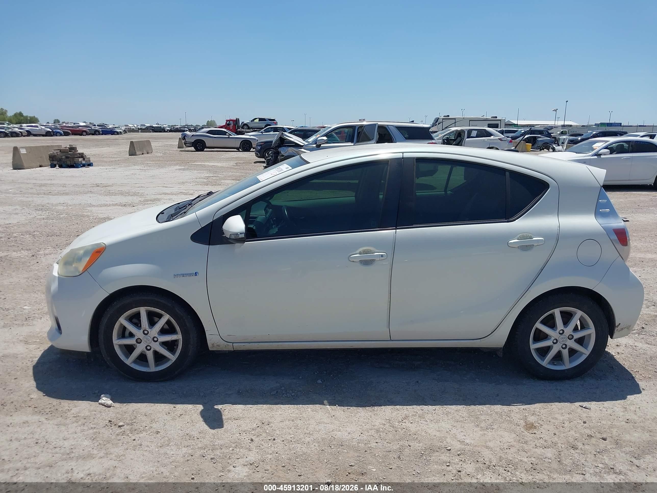 2013 Toyota Prius C Four White vin: JTDKDTB36D1056739