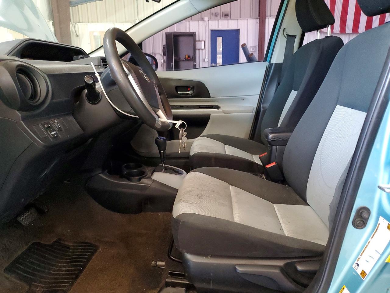 2014 Toyota Prius C Two Turquoise vin: JTDKDTB36E1069458