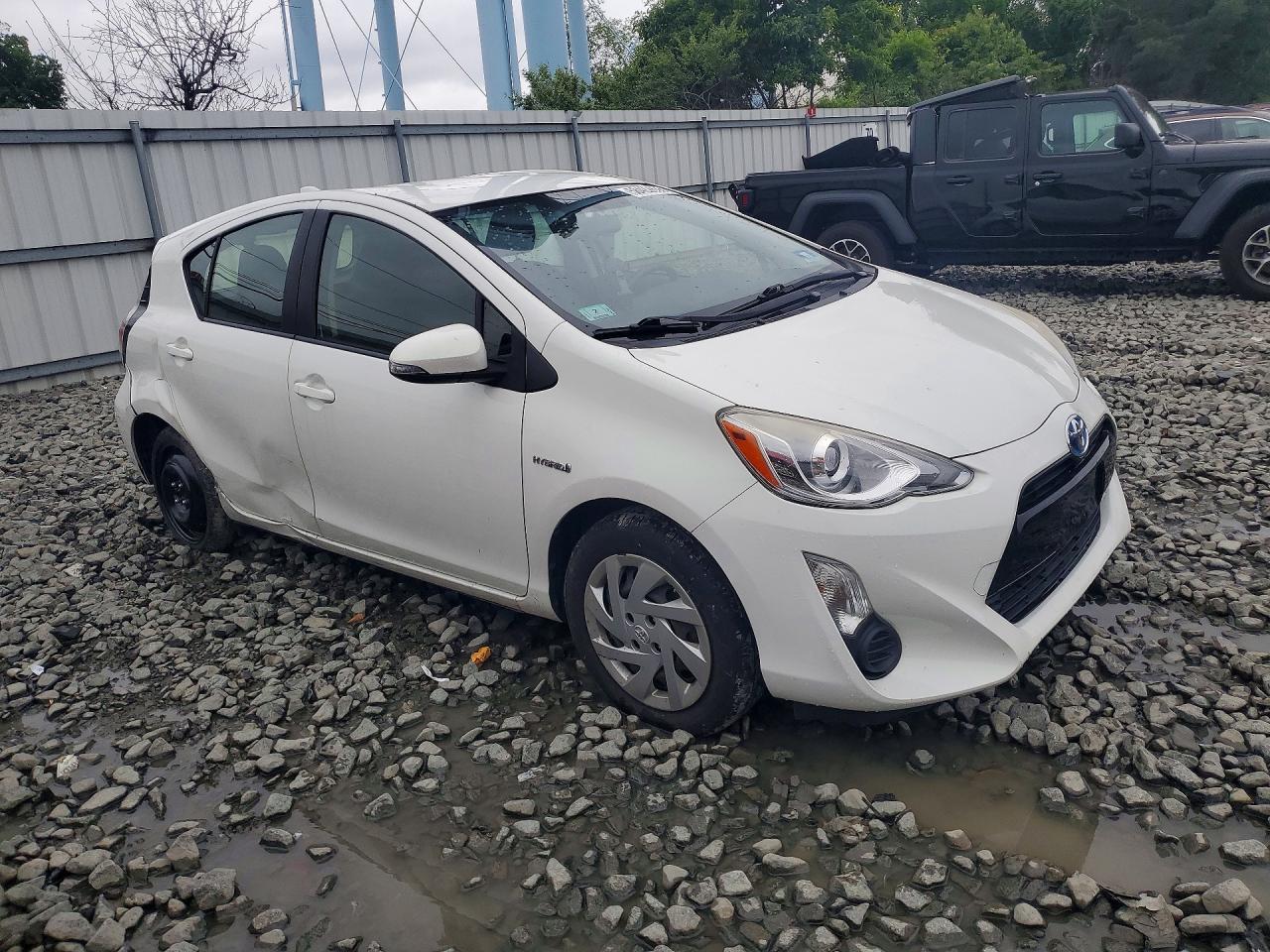 2015 Toyota Prius C Two White vin: JTDKDTB36F1097178