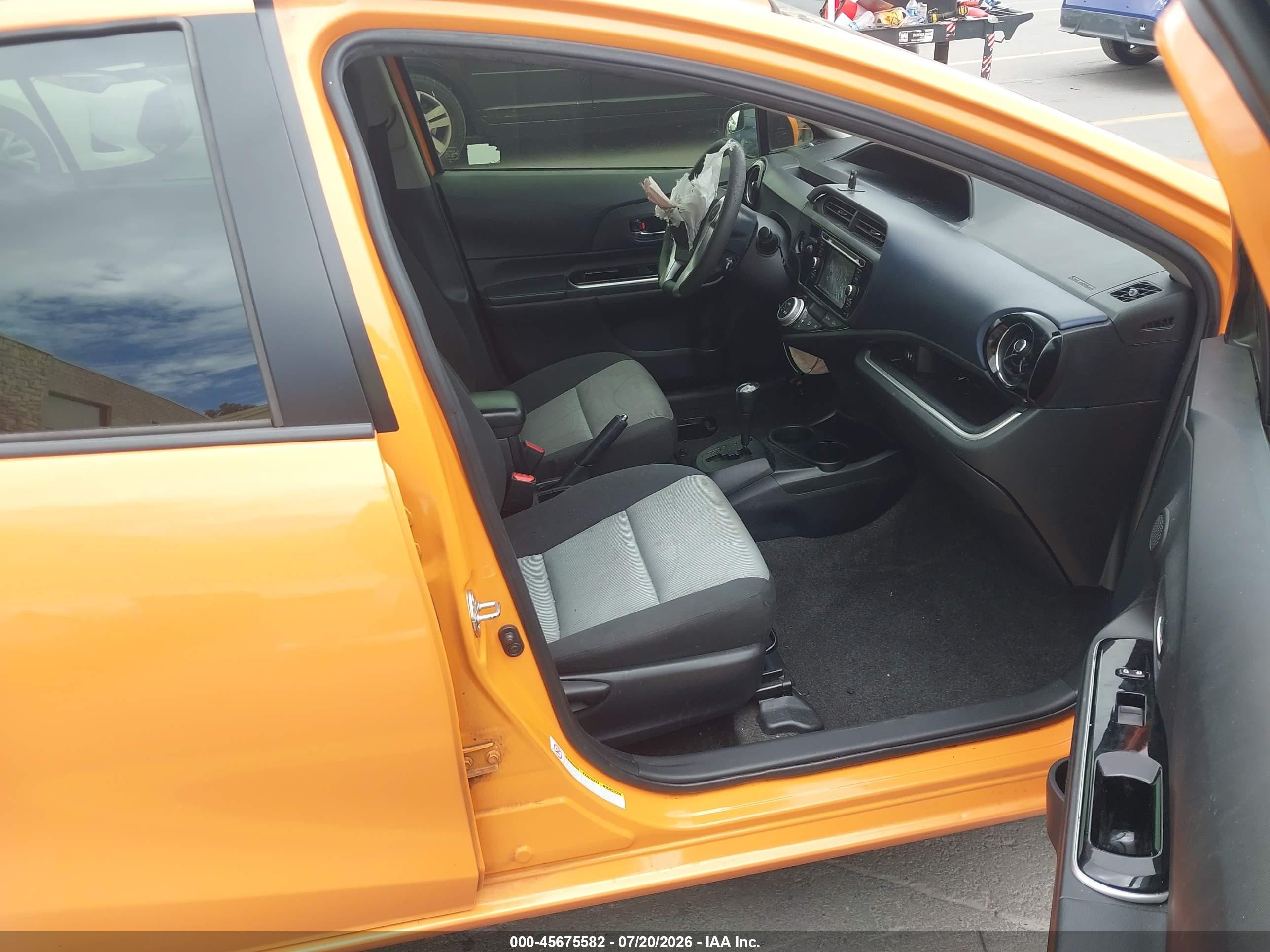 2015 Toyota Prius C Three Orange vin: JTDKDTB36F1106834