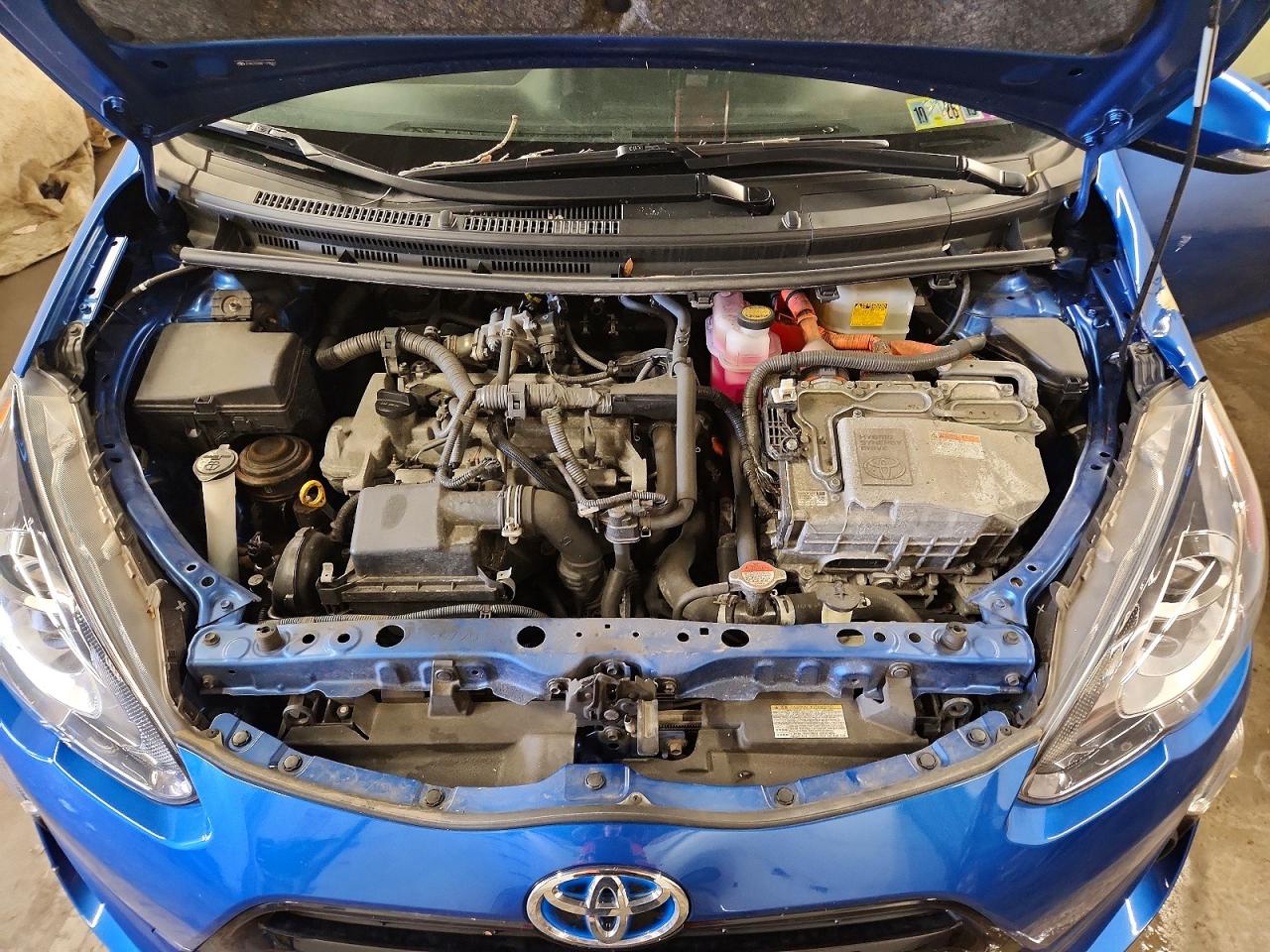 2015 Toyota Prius C Three Blue vin: JTDKDTB36F1108051