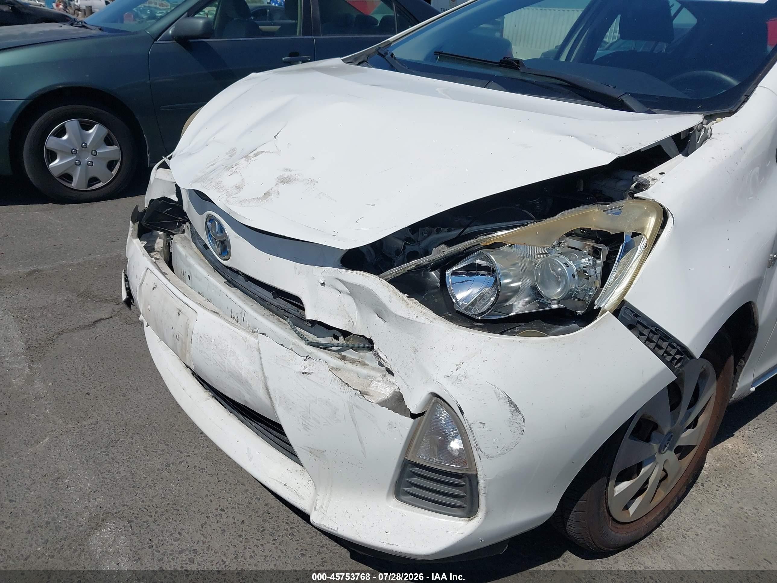 2012 Toyota Prius C Three Белый vin: JTDKDTB37C1509880