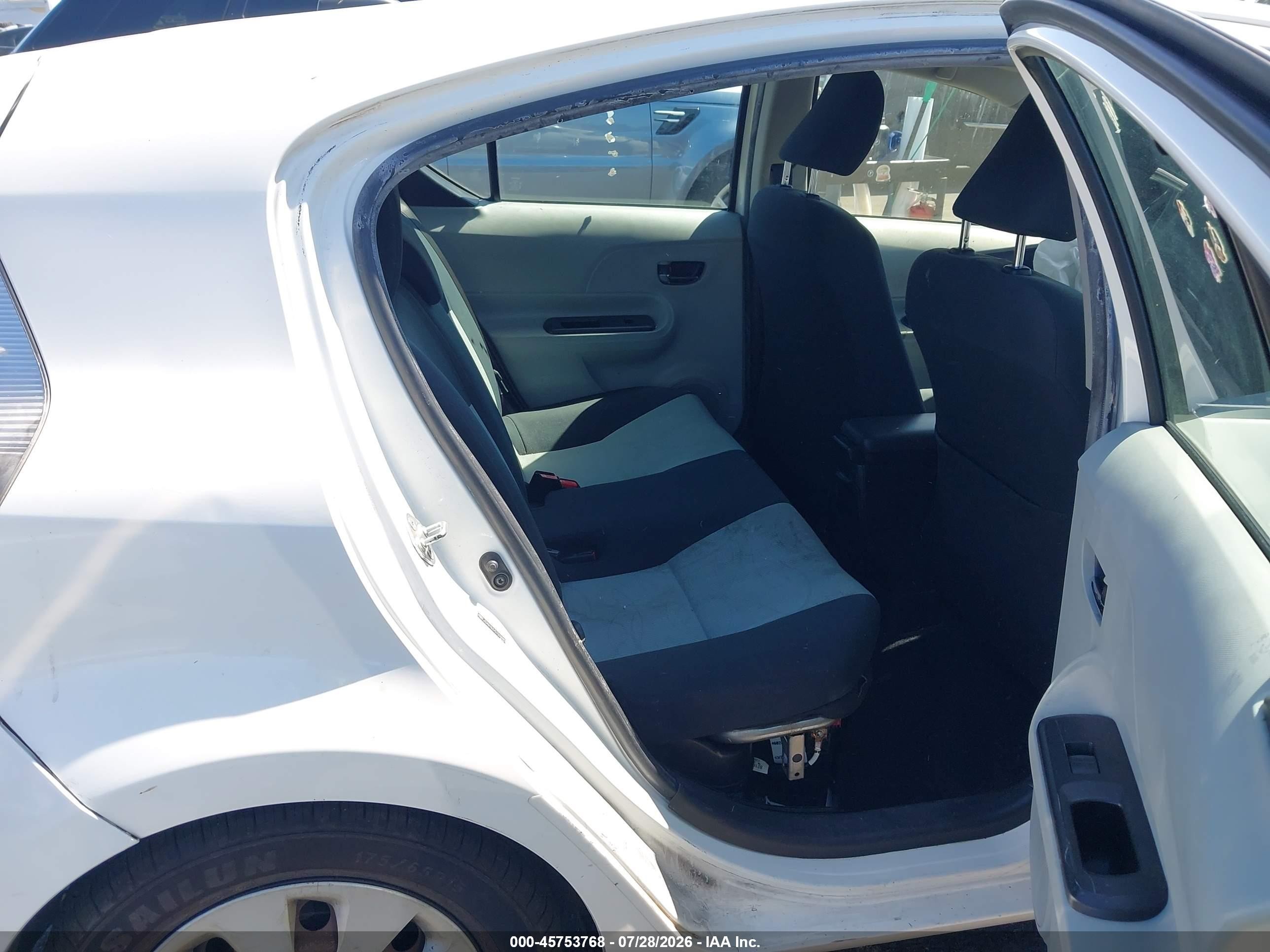 2012 Toyota Prius C Three Белый vin: JTDKDTB37C1509880