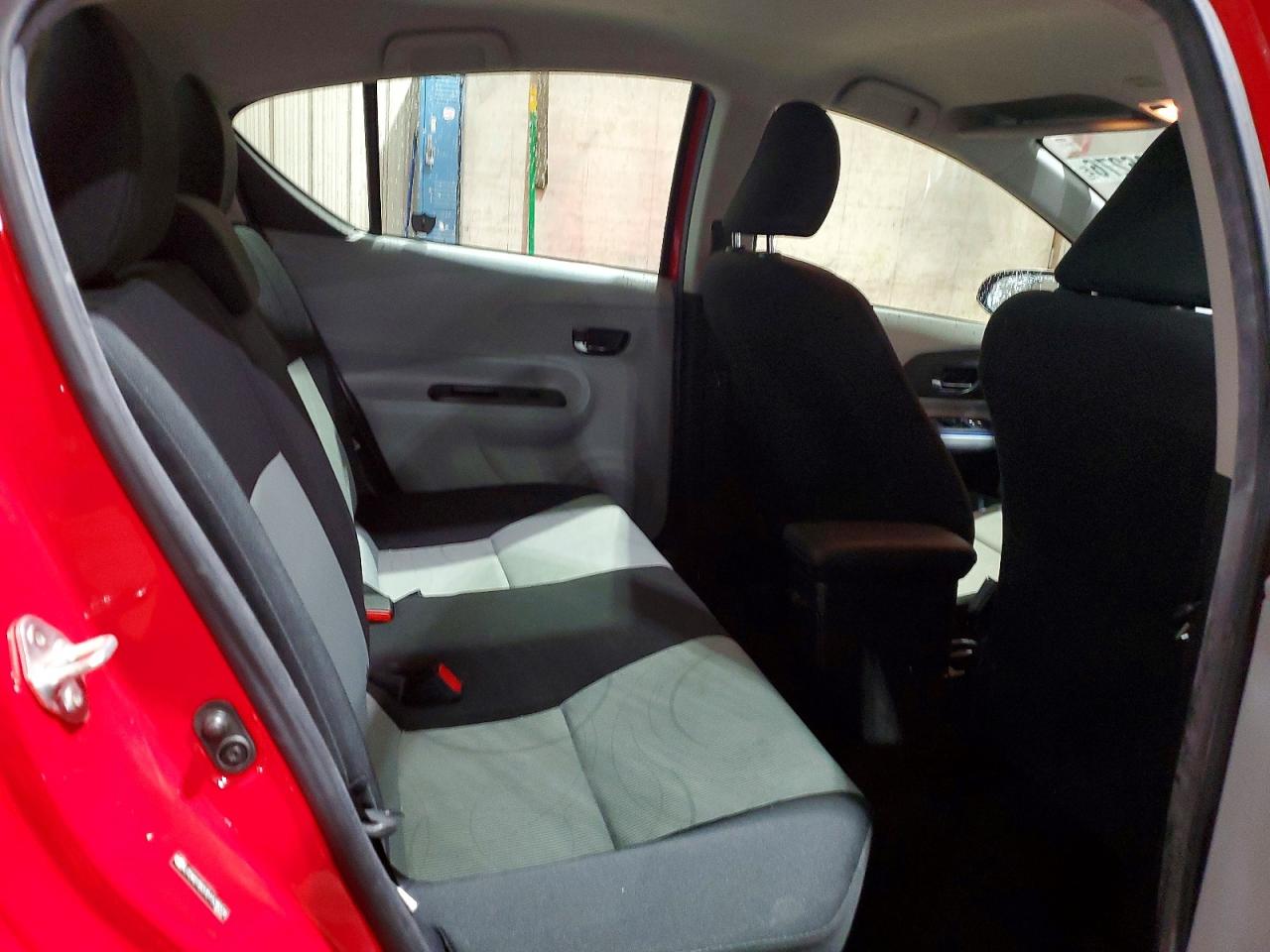 2013 Toyota Prius C Two Красный vin: JTDKDTB37D1538376