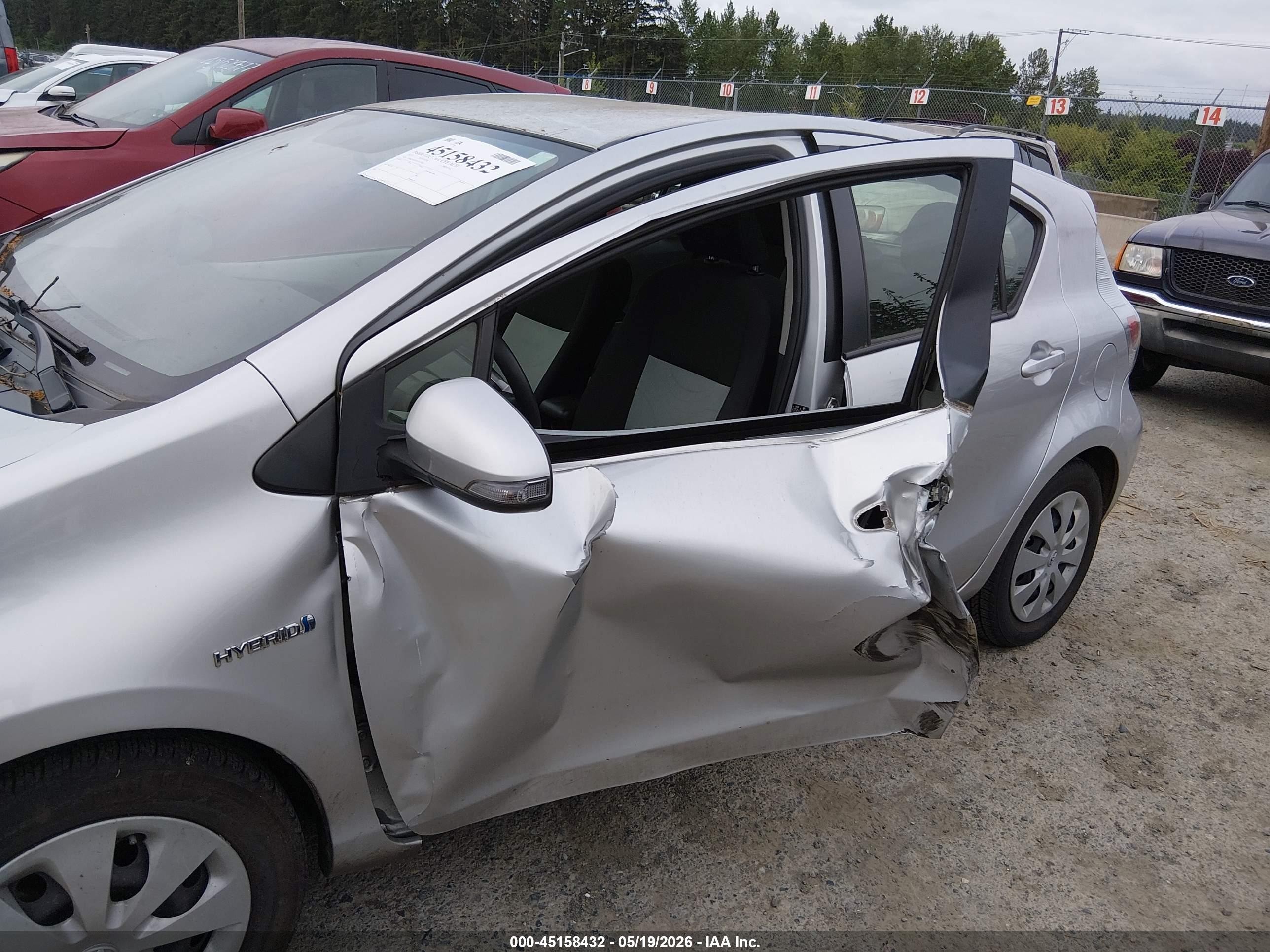 2013 Toyota Prius C Three Silver vin: JTDKDTB37D1551340