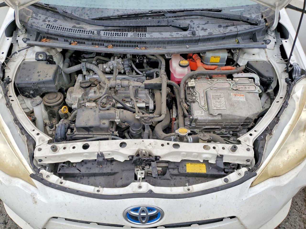 2013 Toyota Prius C One White vin: JTDKDTB37D1552326