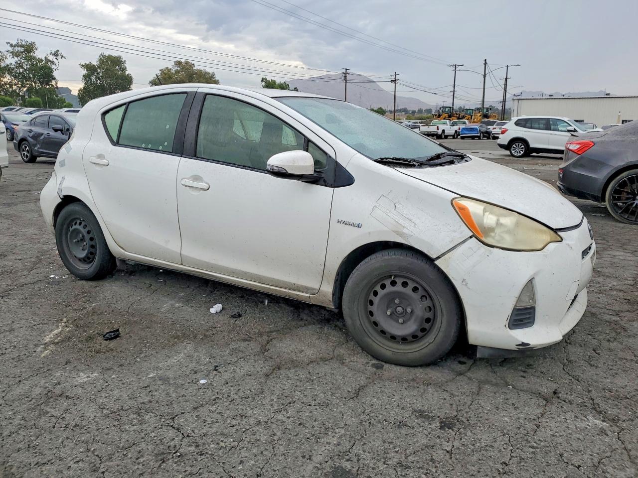 2013 Toyota Prius C One White vin: JTDKDTB37D1552326