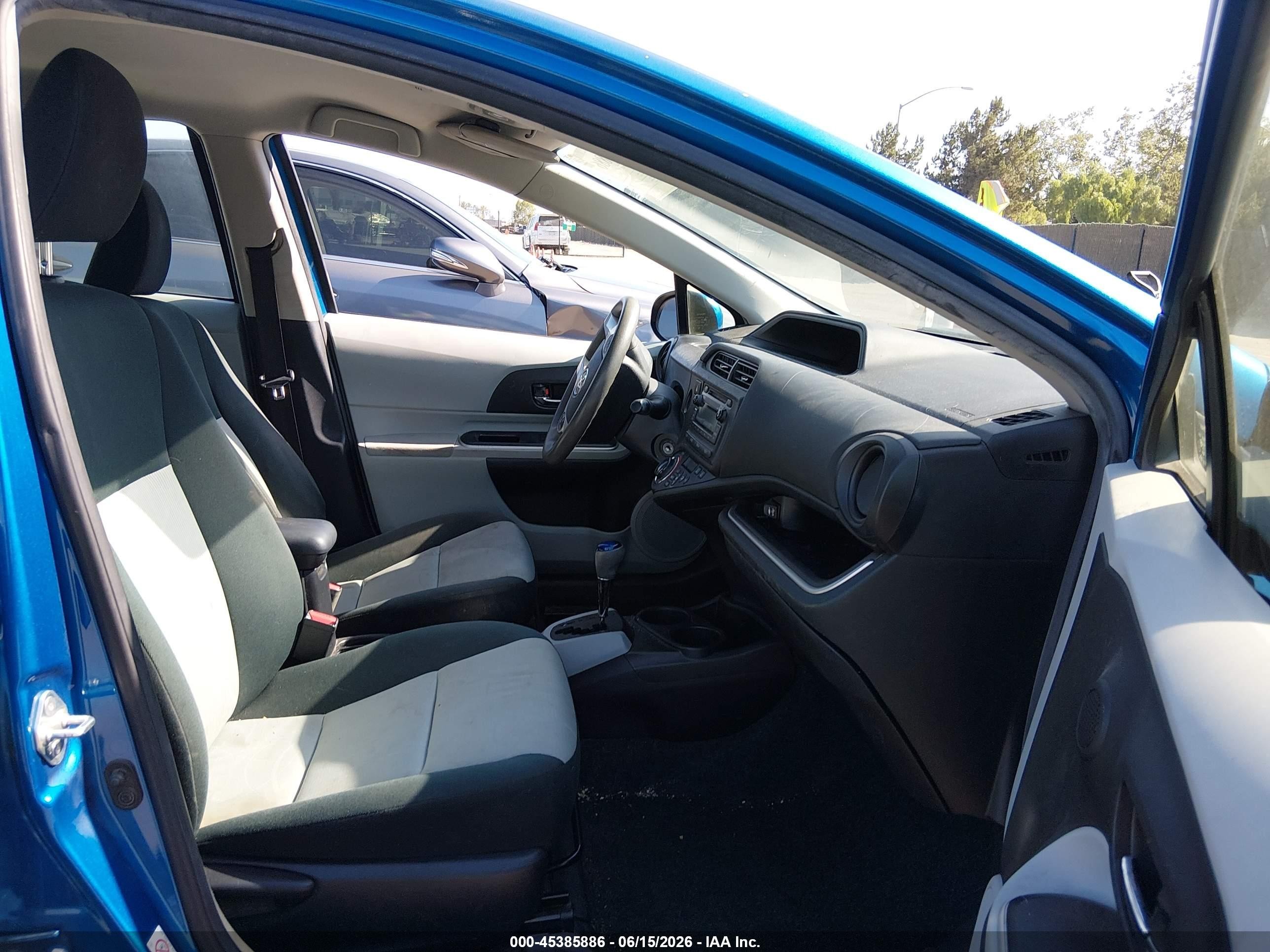 2014 Toyota Prius C Two Blue vin: JTDKDTB37E1065712