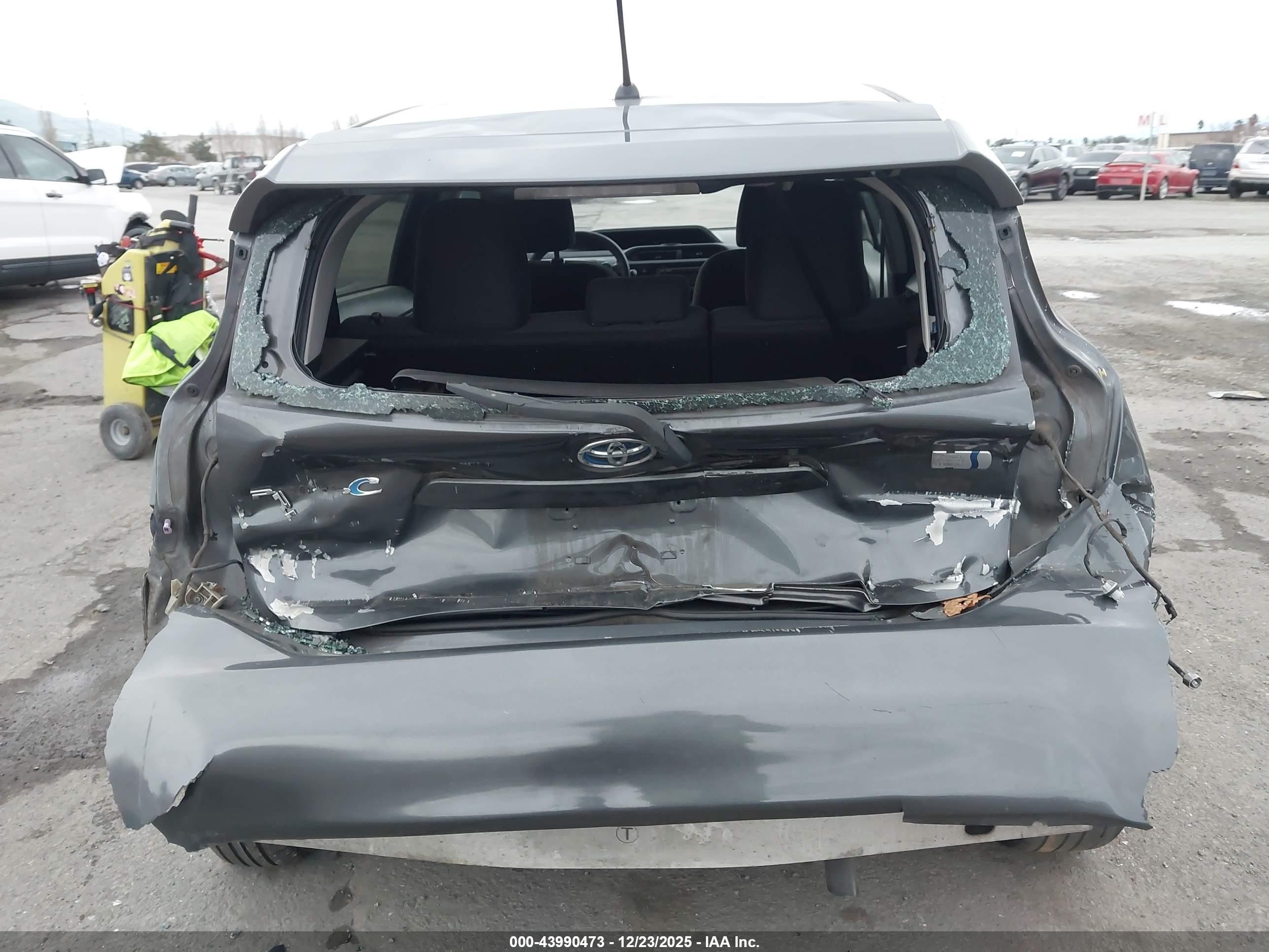 2014 Toyota Prius C Two Серый vin: JTDKDTB37E1082817