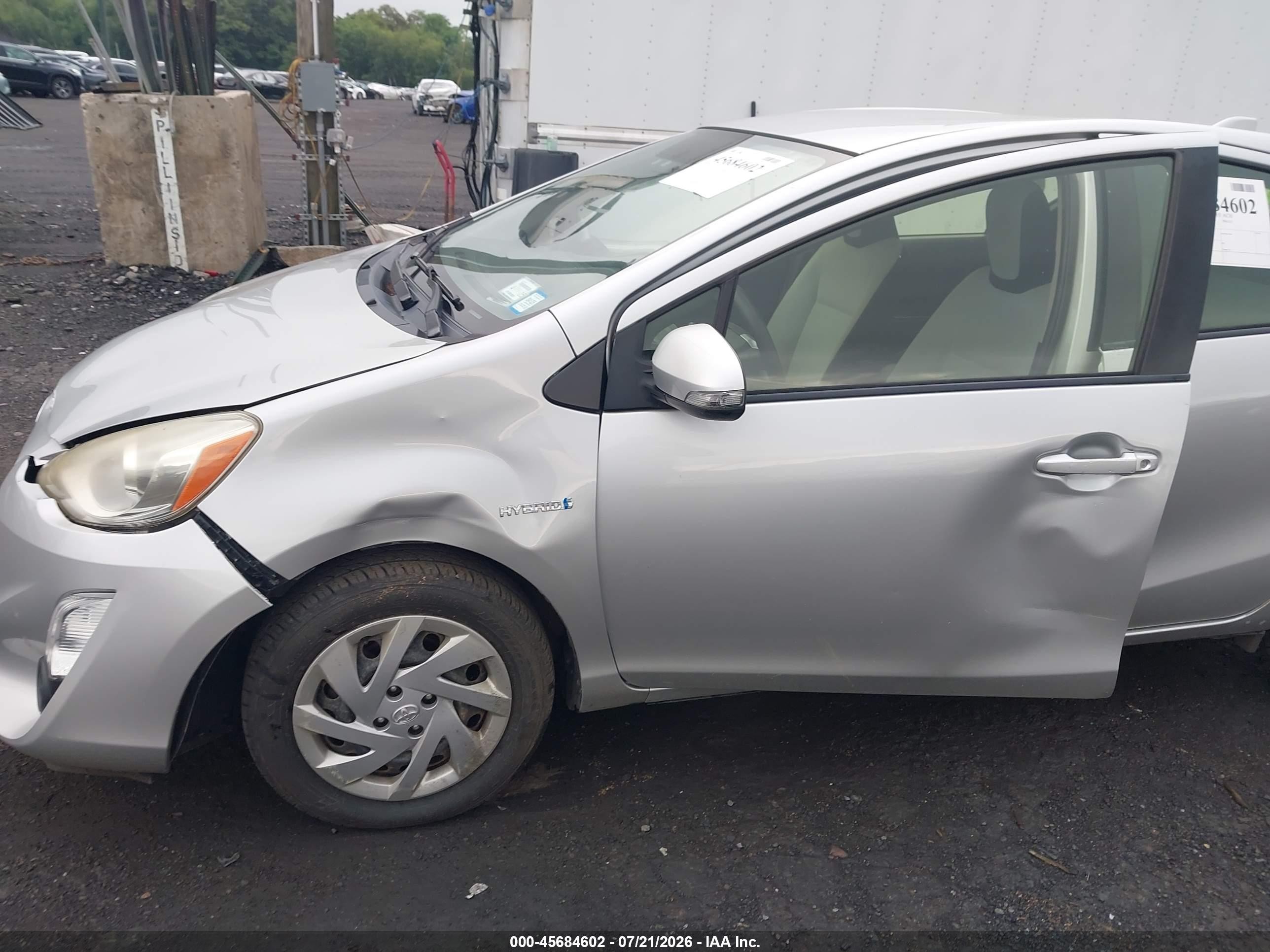 2015 Toyota Prius C One Silver vin: JTDKDTB37F1104722