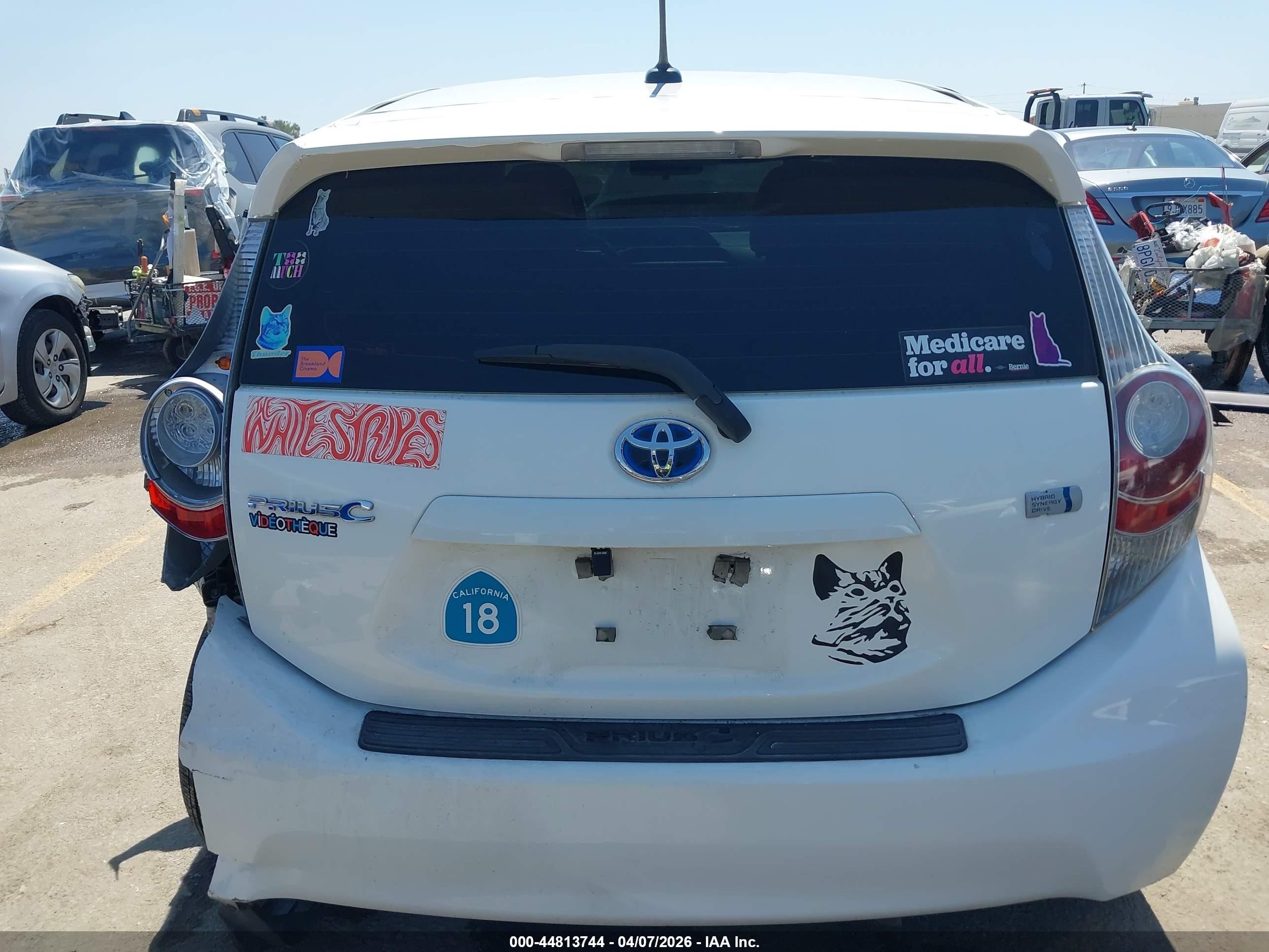 2012 Toyota Prius C Four White vin: JTDKDTB38C1013373