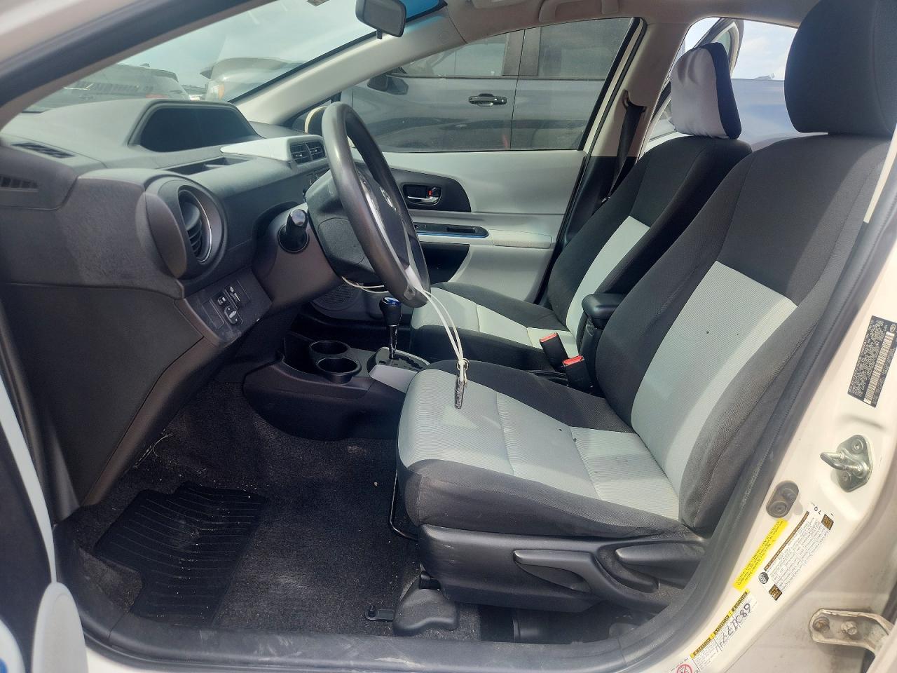2012 Toyota Prius C Three White vin: JTDKDTB38C1022557