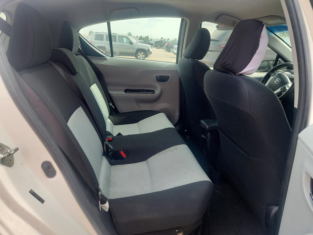 2012 Toyota Prius C Three White vin: JTDKDTB38C1022557