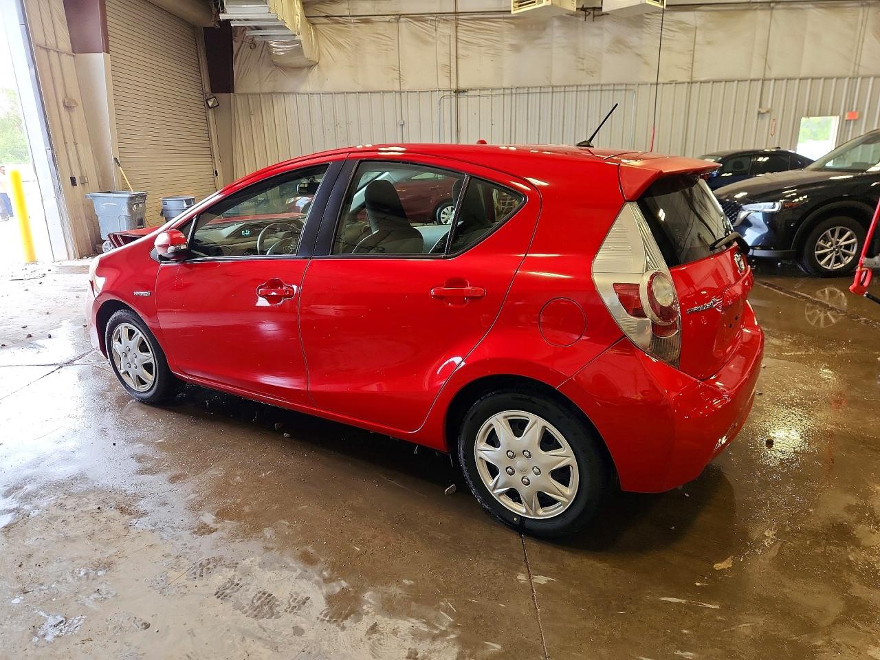 2013 Toyota Prius C One Красный vin: JTDKDTB38D1031535