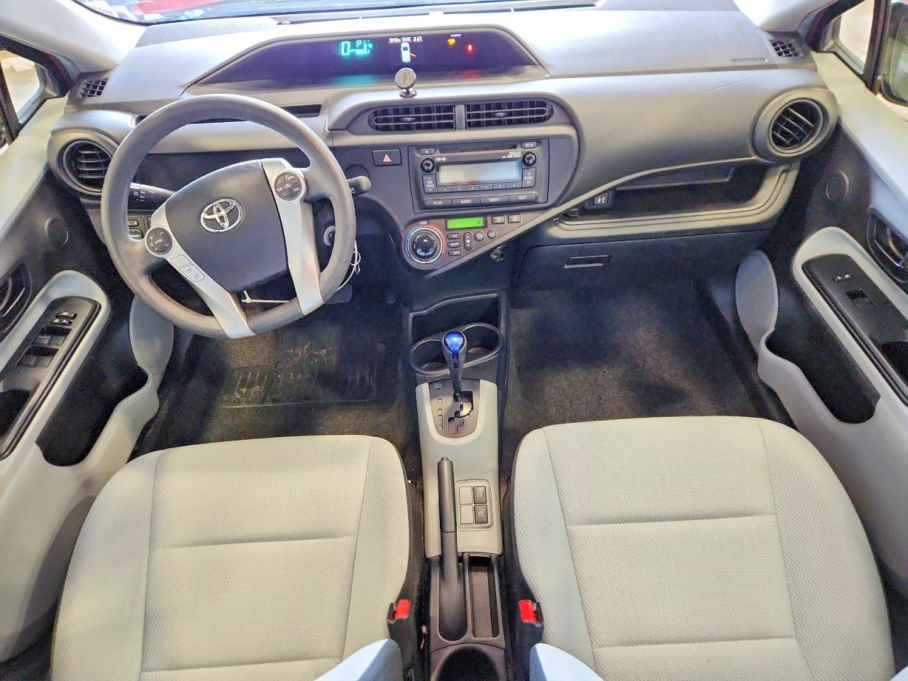 2013 Toyota Prius C One Красный vin: JTDKDTB38D1031535