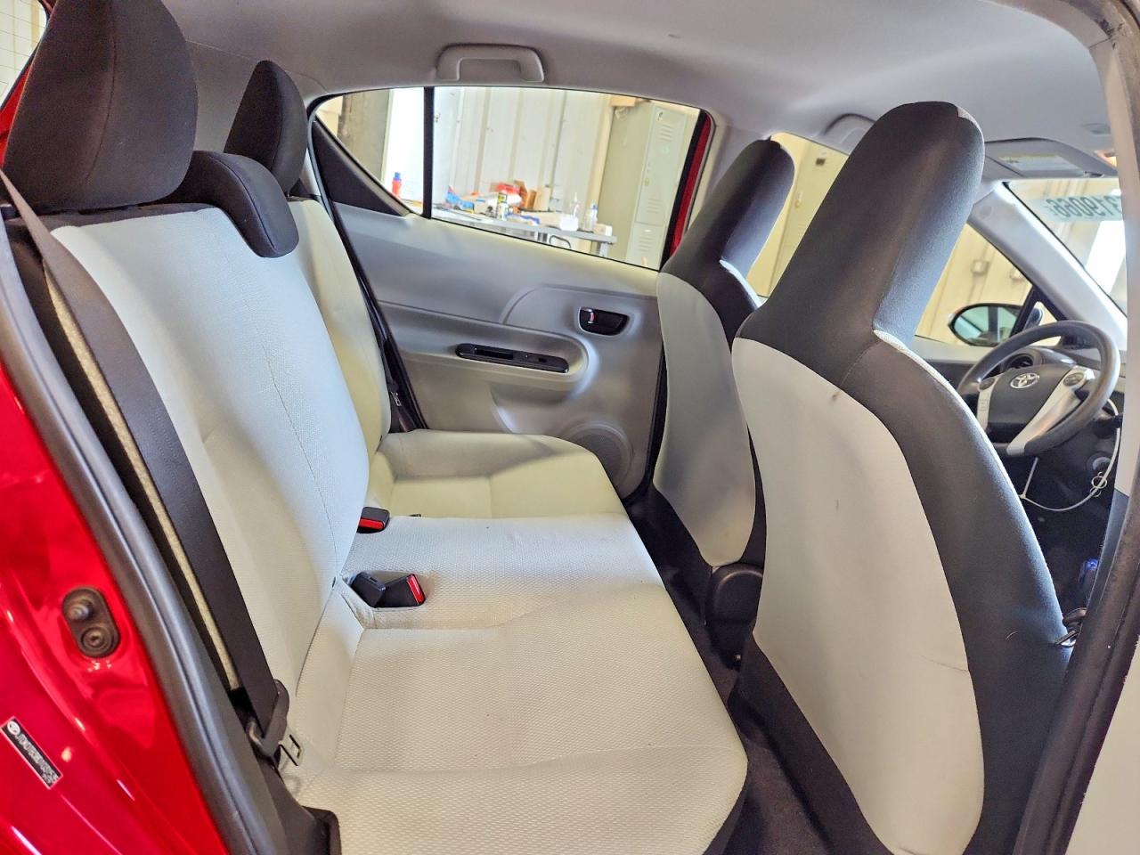 2013 Toyota Prius C One Красный vin: JTDKDTB38D1031535
