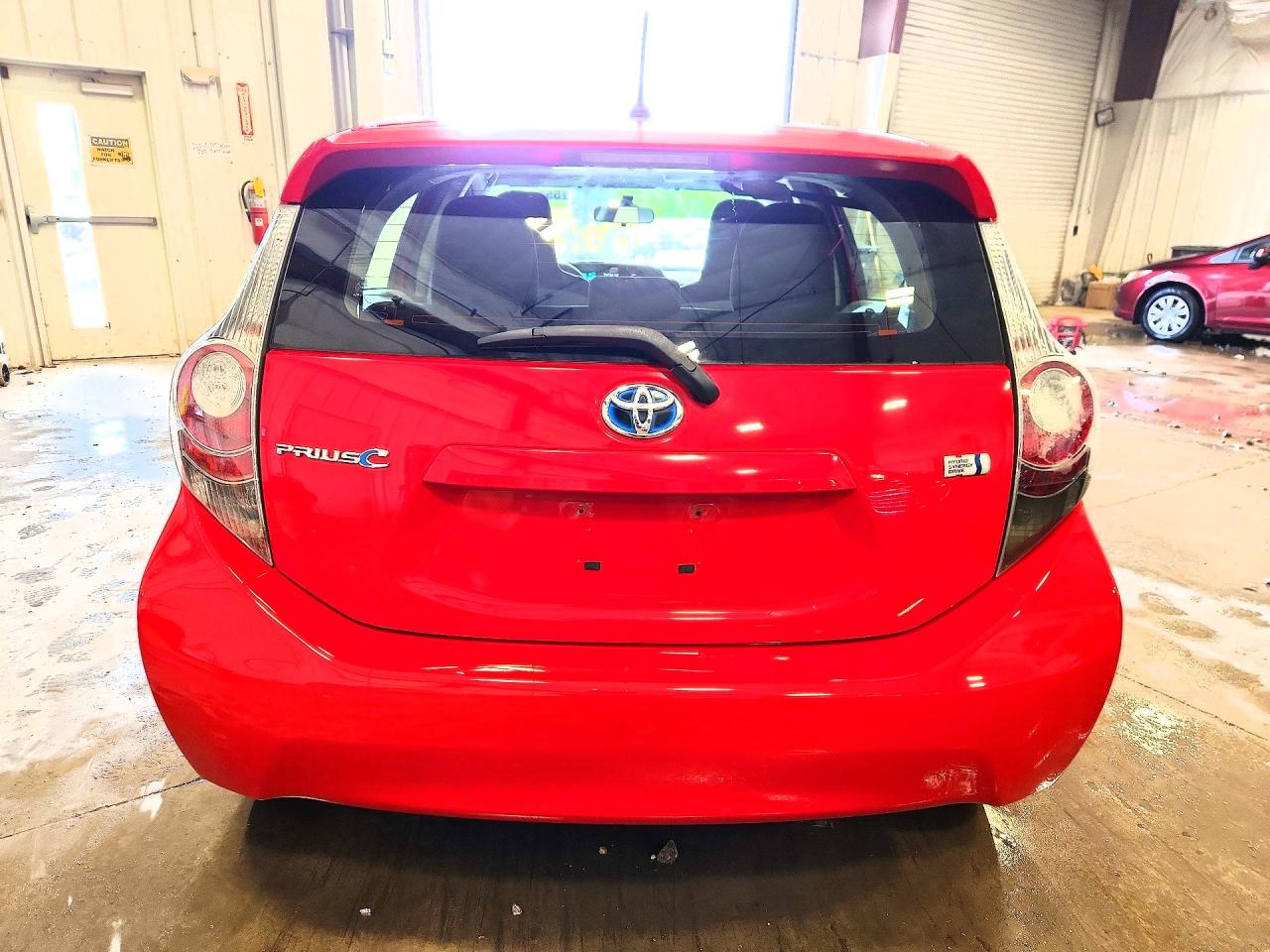2013 Toyota Prius C One Красный vin: JTDKDTB38D1031535