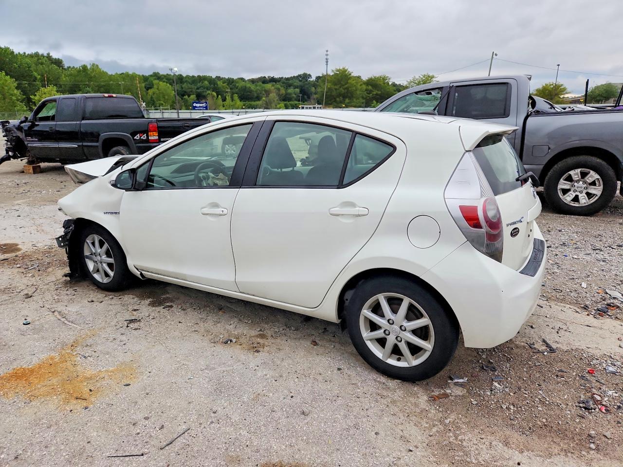 2013 Toyota Prius C Three White vin: JTDKDTB38D1038078
