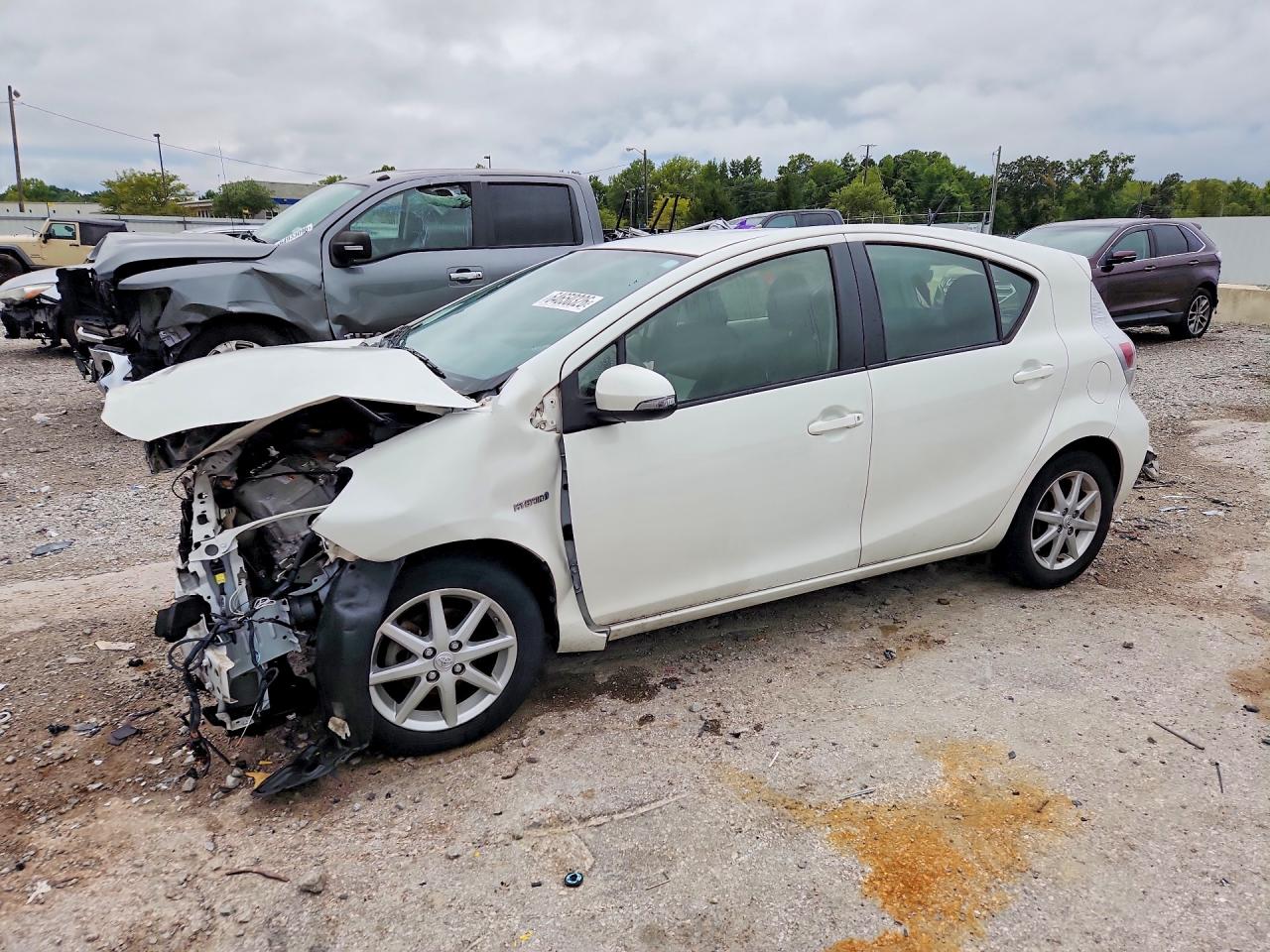 2013 Toyota Prius C Three White vin: JTDKDTB38D1038078
