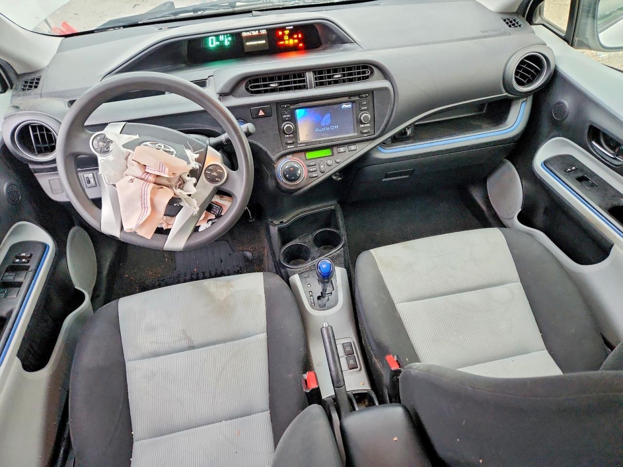 2013 Toyota Prius C Three White vin: JTDKDTB38D1038078