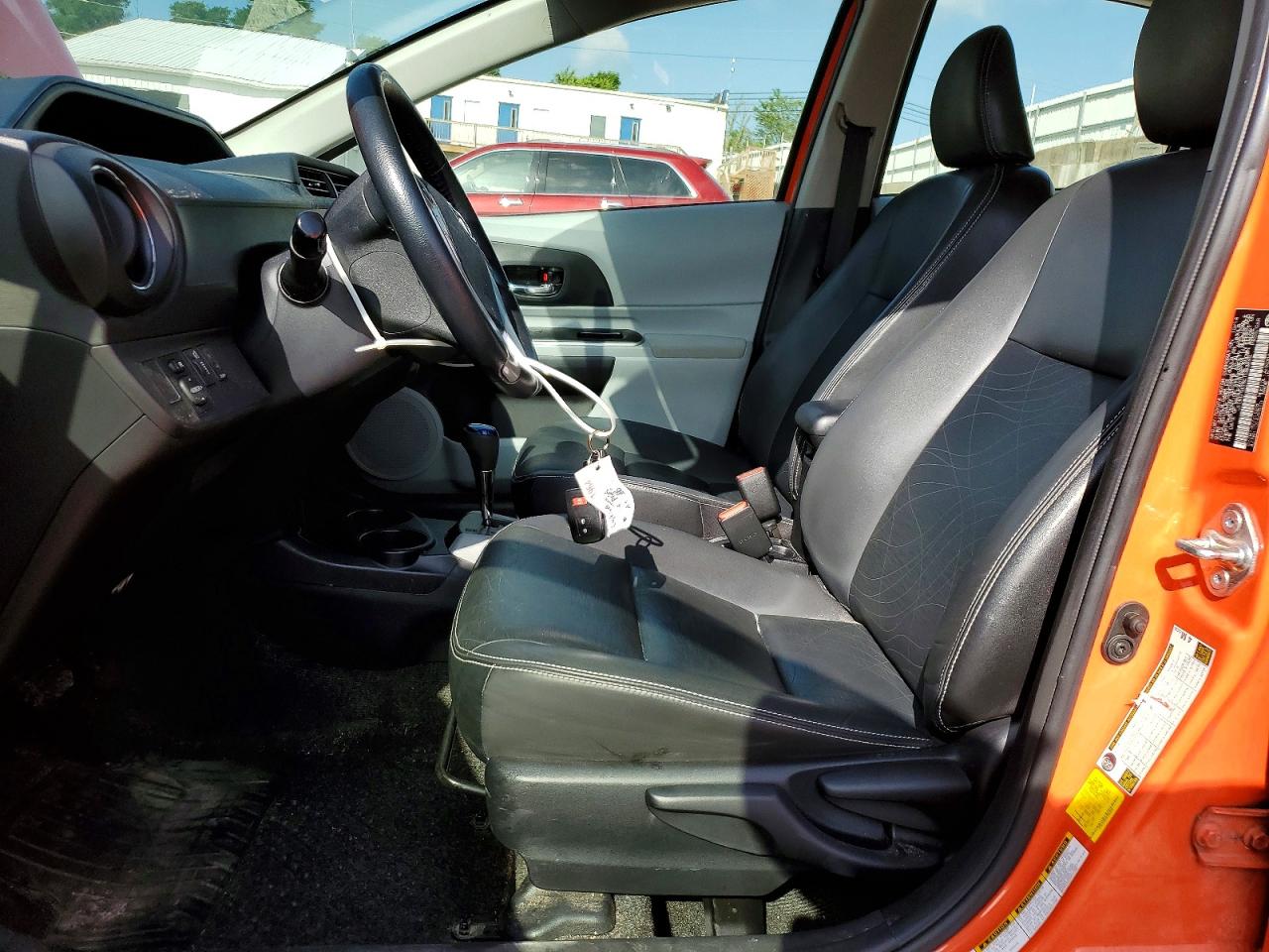 2014 Toyota Prius C Four Оранжевый vin: JTDKDTB39E1083645
