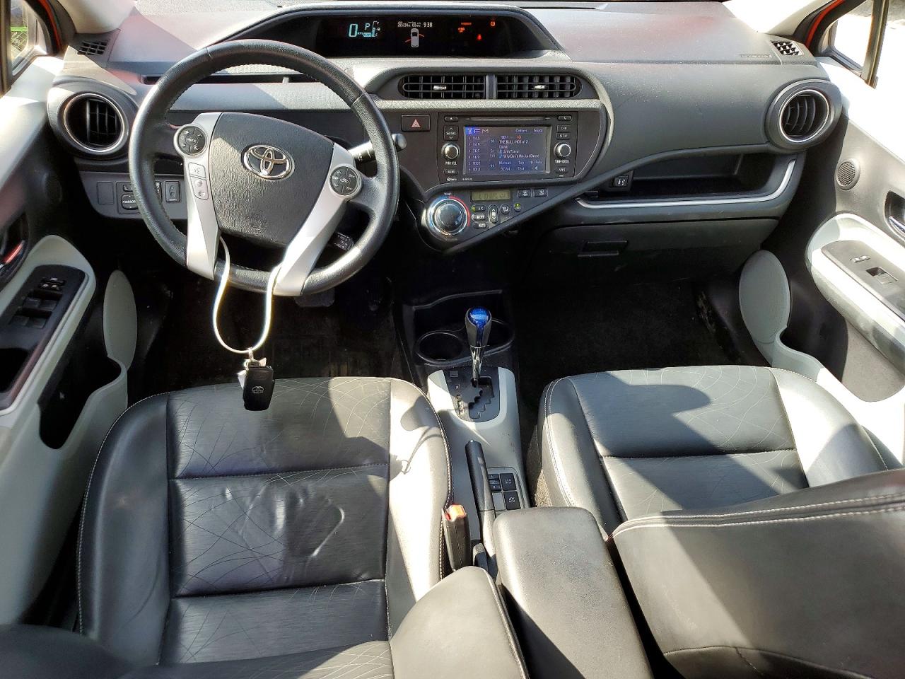 2014 Toyota Prius C Four Оранжевый vin: JTDKDTB39E1083645