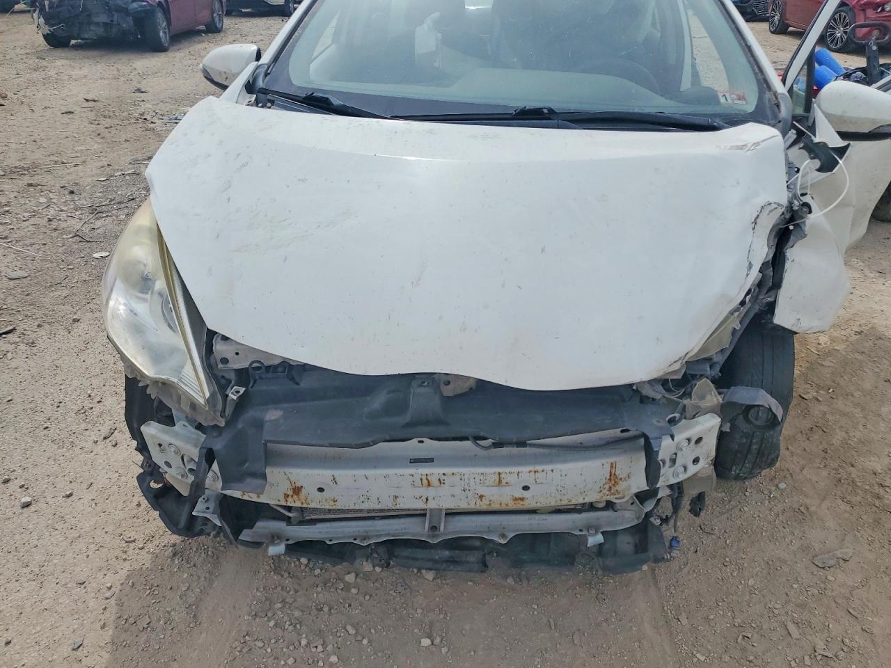 2014 Toyota Prius C Two Белый vin: JTDKDTB39E1565743