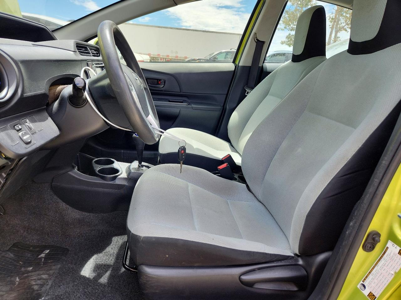 2015 Toyota Prius C One Green vin: JTDKDTB39F1091925