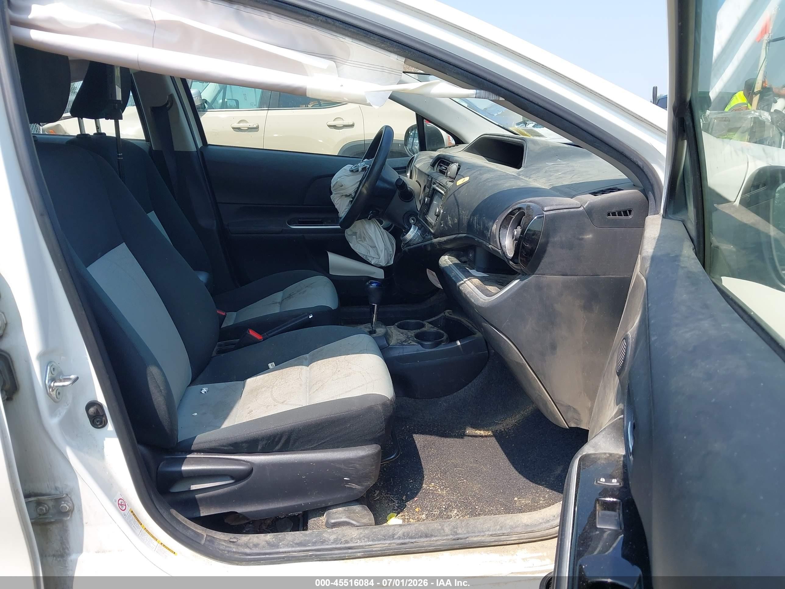 2015 Toyota Prius C Two White vin: JTDKDTB39F1093822