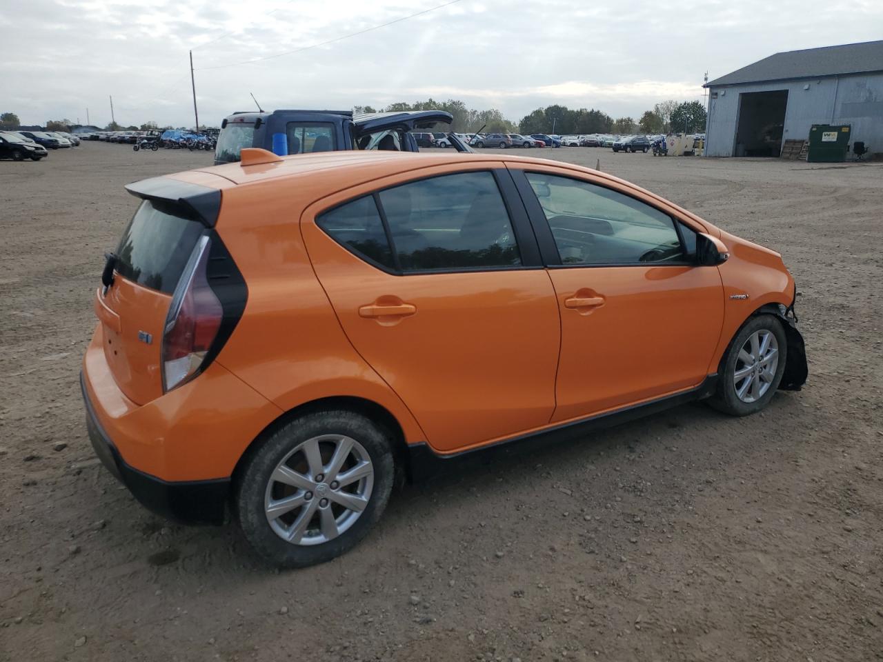 Price & History 2017 Toyota Prius C 1.5l 4 vin: JTDKDTB39H1591490