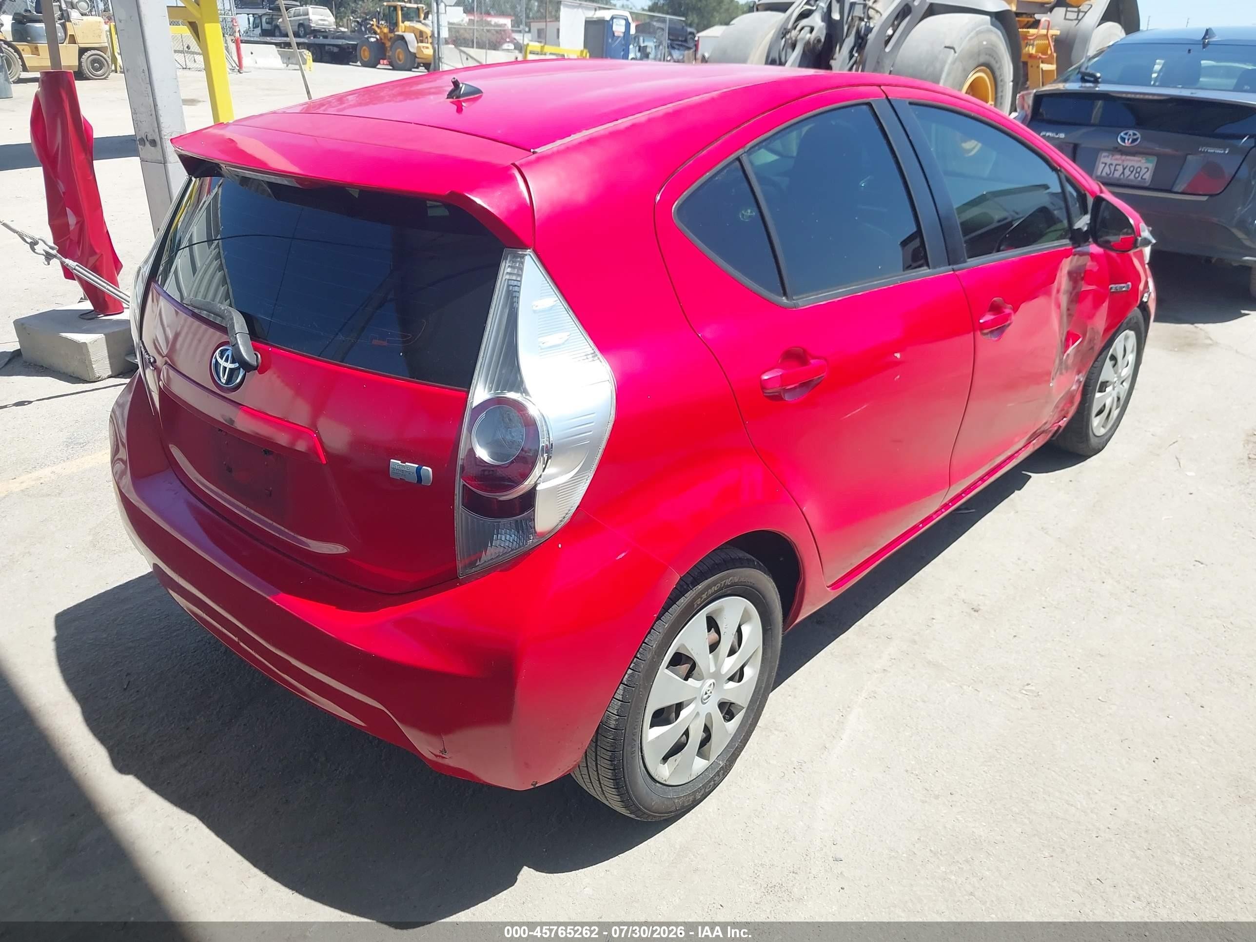 2012 Toyota Prius C One Красный vin: JTDKDTB3XC1008790