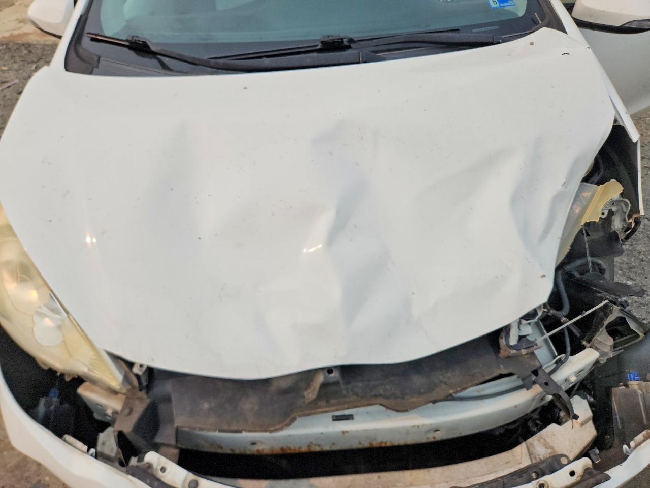 2013 Toyota Prius C Three White vin: JTDKDTB3XD1528926