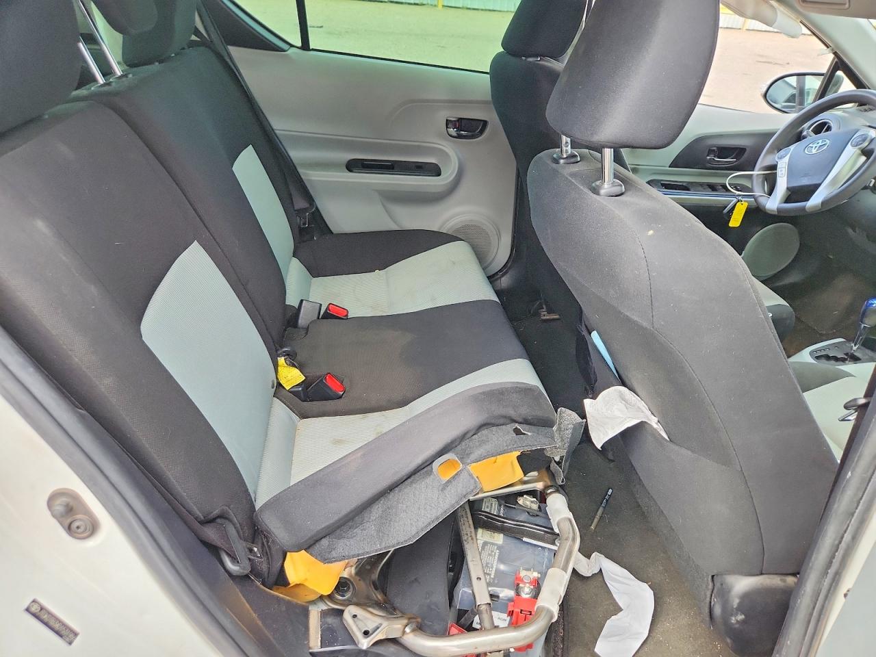 2013 Toyota Prius C Three White vin: JTDKDTB3XD1531986