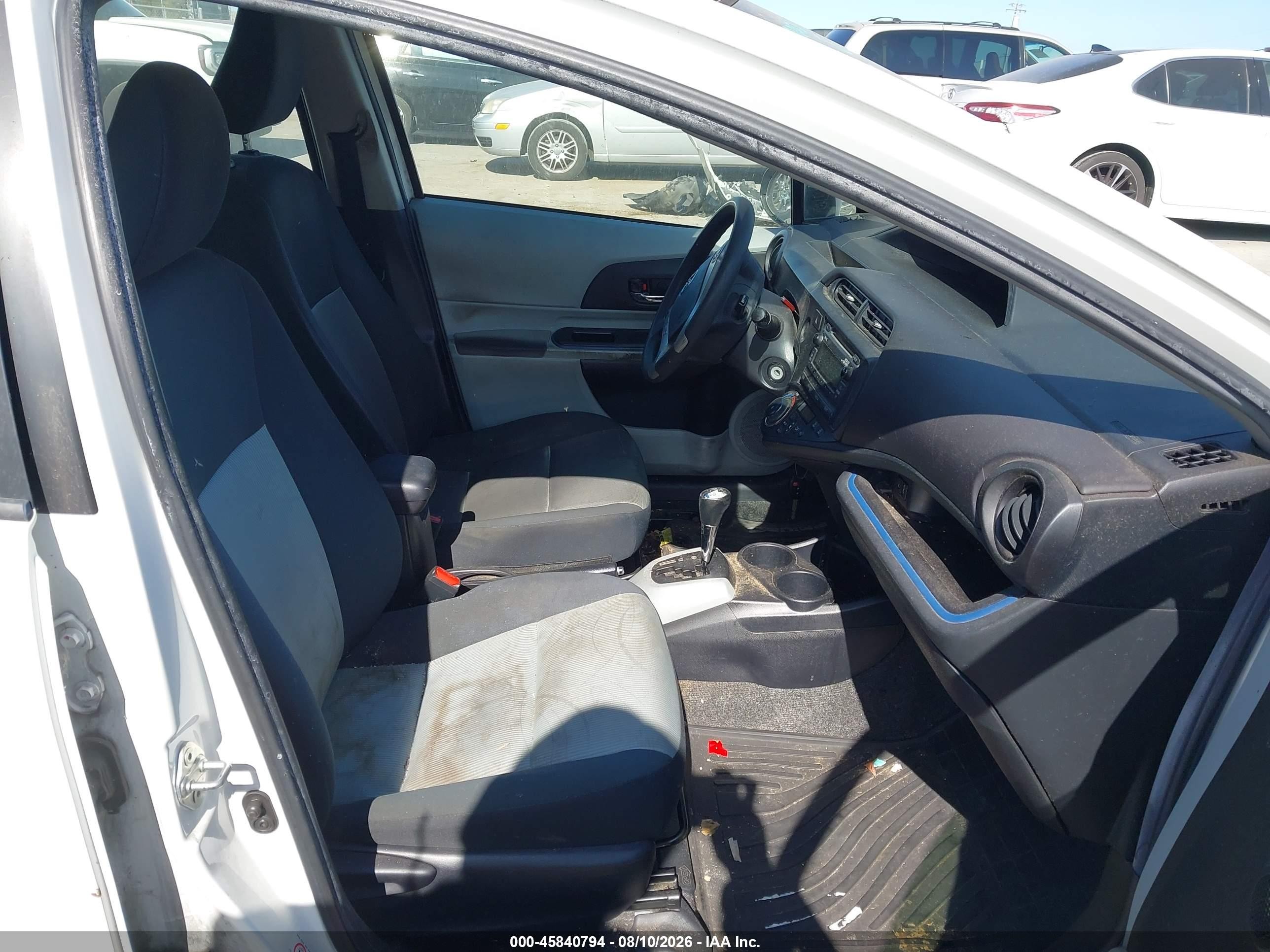 2013 Toyota Prius C Two White vin: JTDKDTB3XD1550151