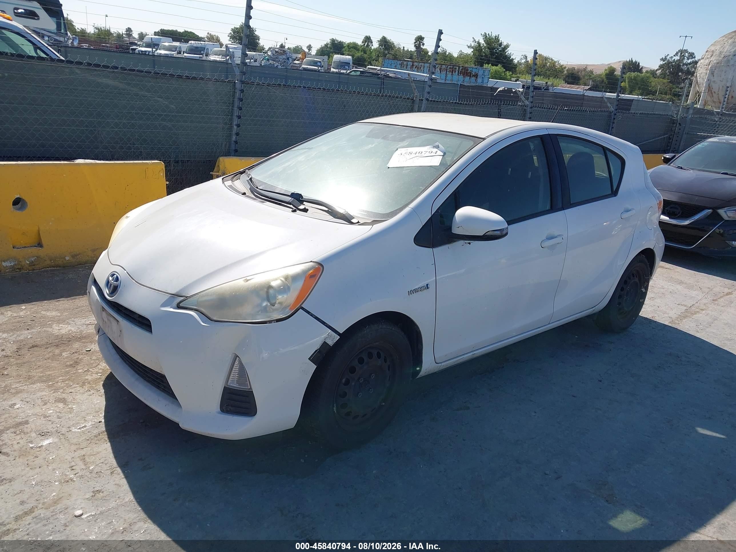 2013 Toyota Prius C Two White vin: JTDKDTB3XD1550151