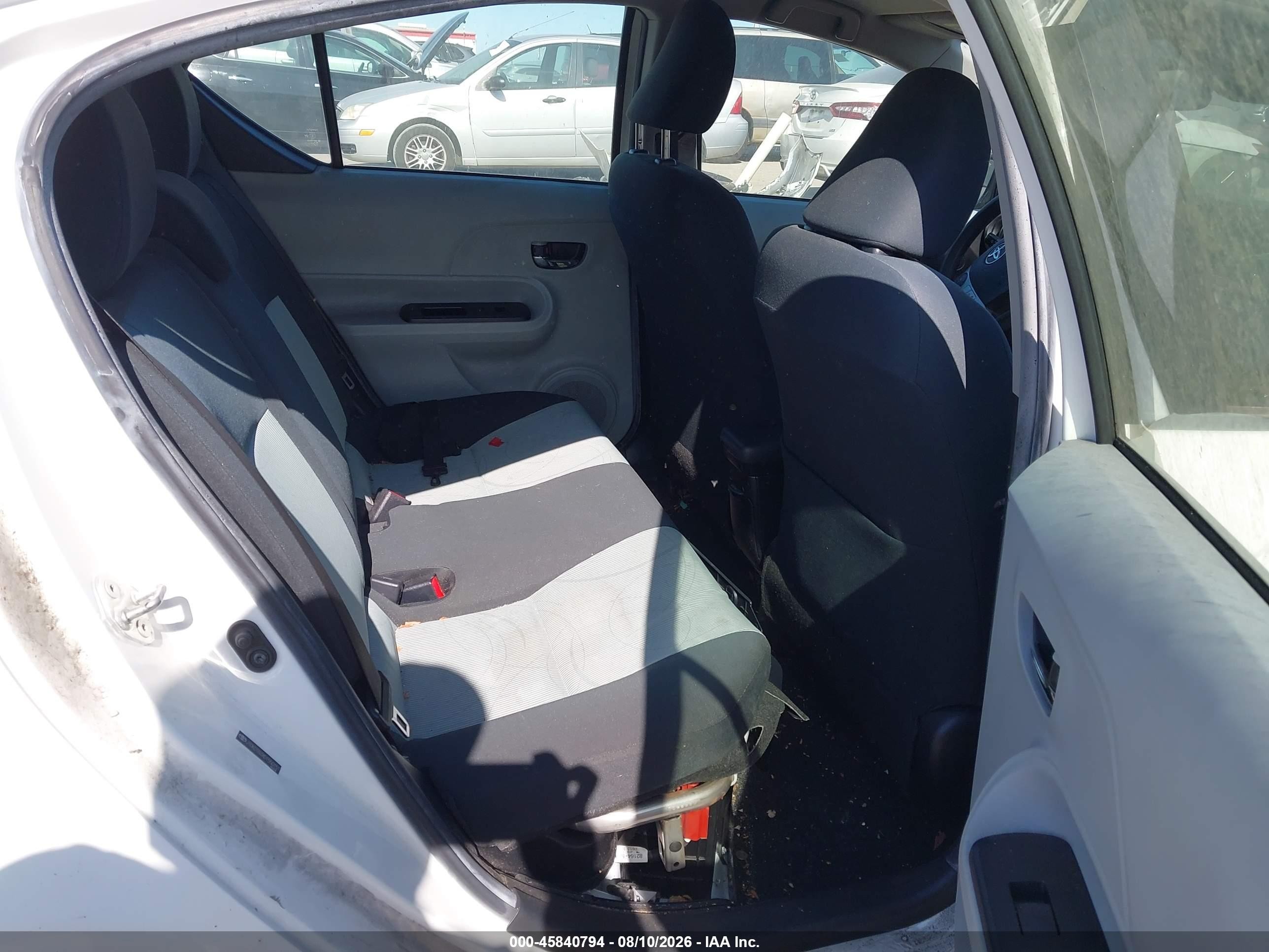 2013 Toyota Prius C Two White vin: JTDKDTB3XD1550151
