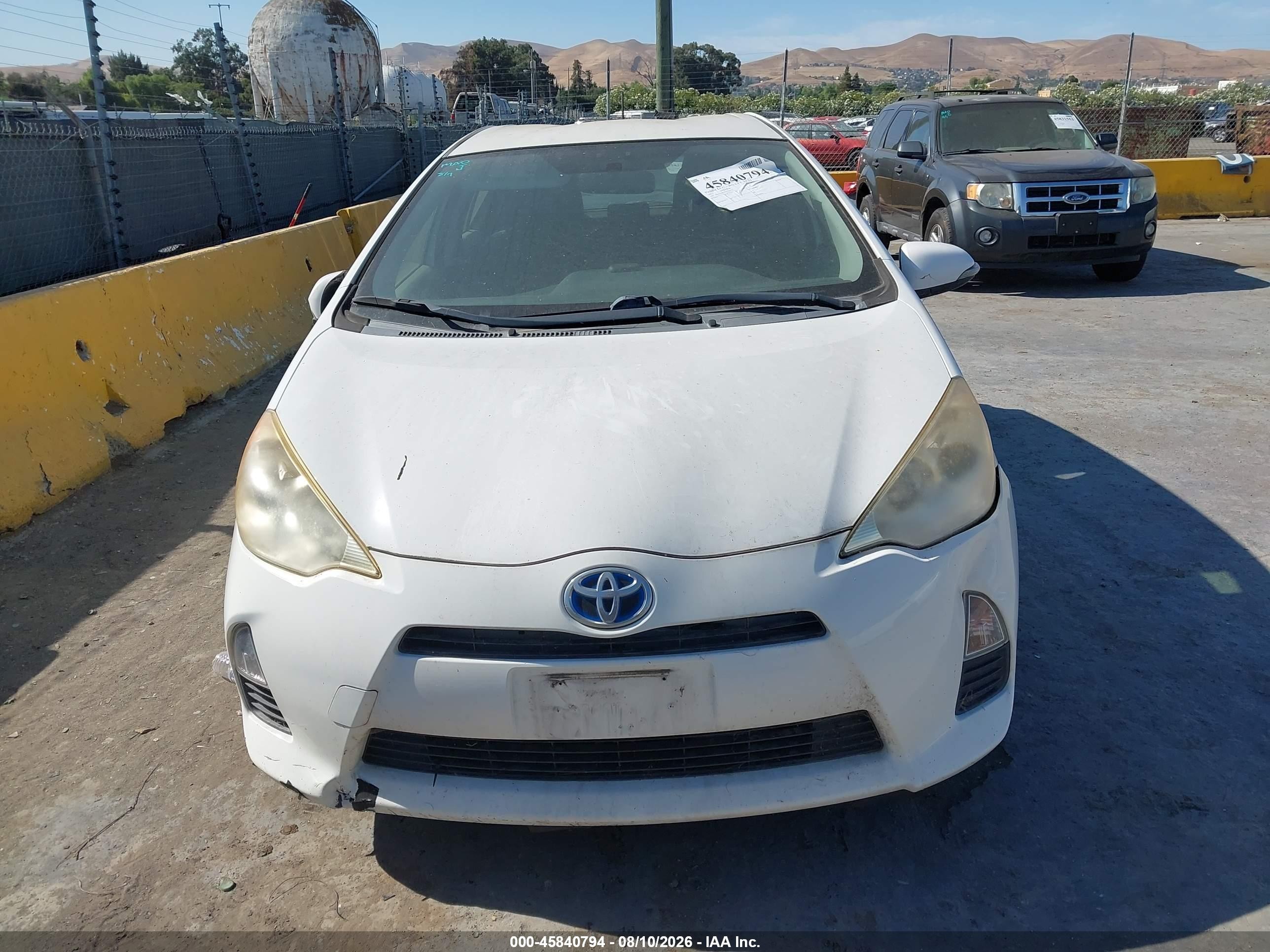 2013 Toyota Prius C Two White vin: JTDKDTB3XD1550151