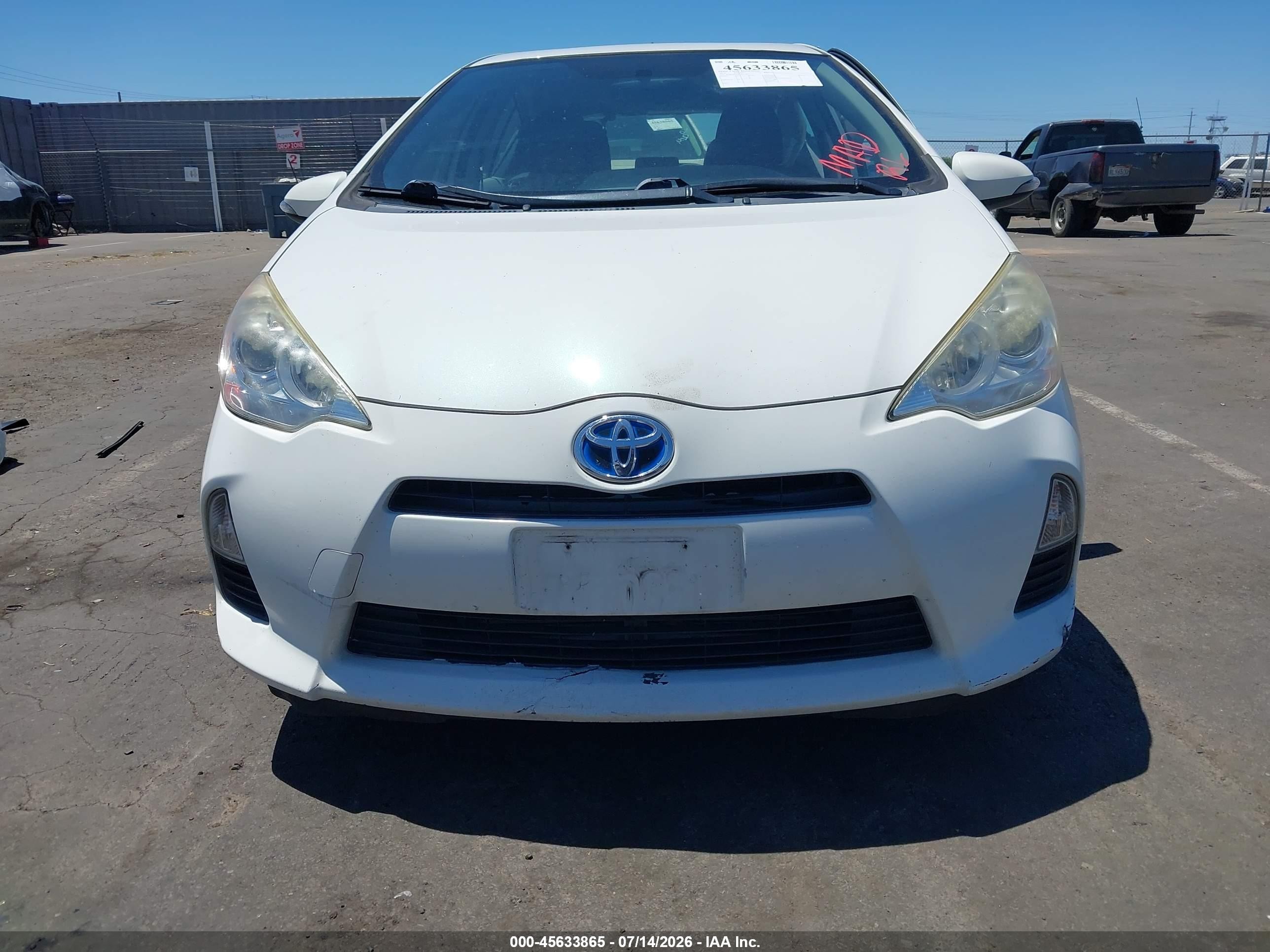 2014 Toyota Prius C Three White vin: JTDKDTB3XE1565749