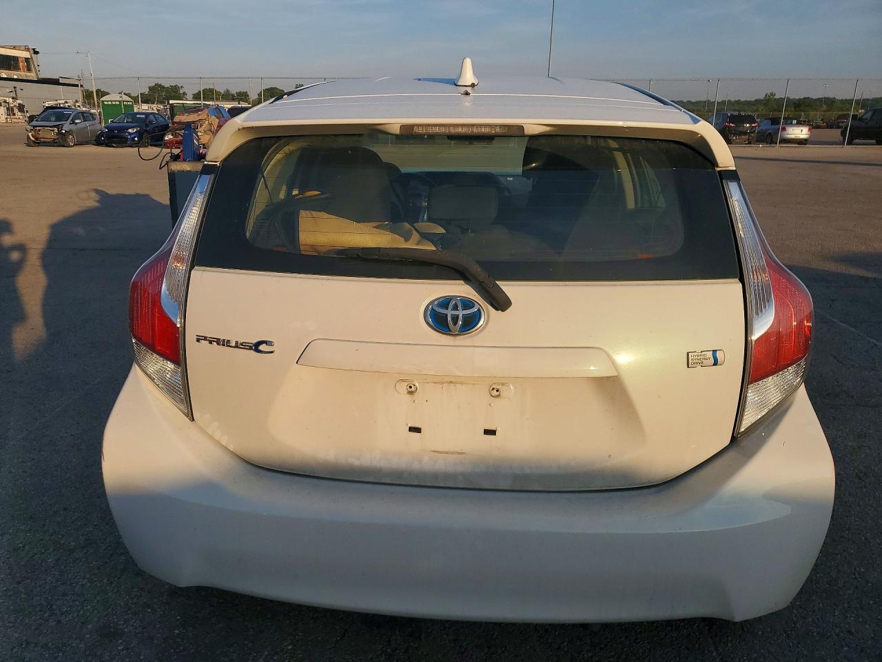 2015 Toyota Prius C Three White vin: JTDKDTB3XF1090010