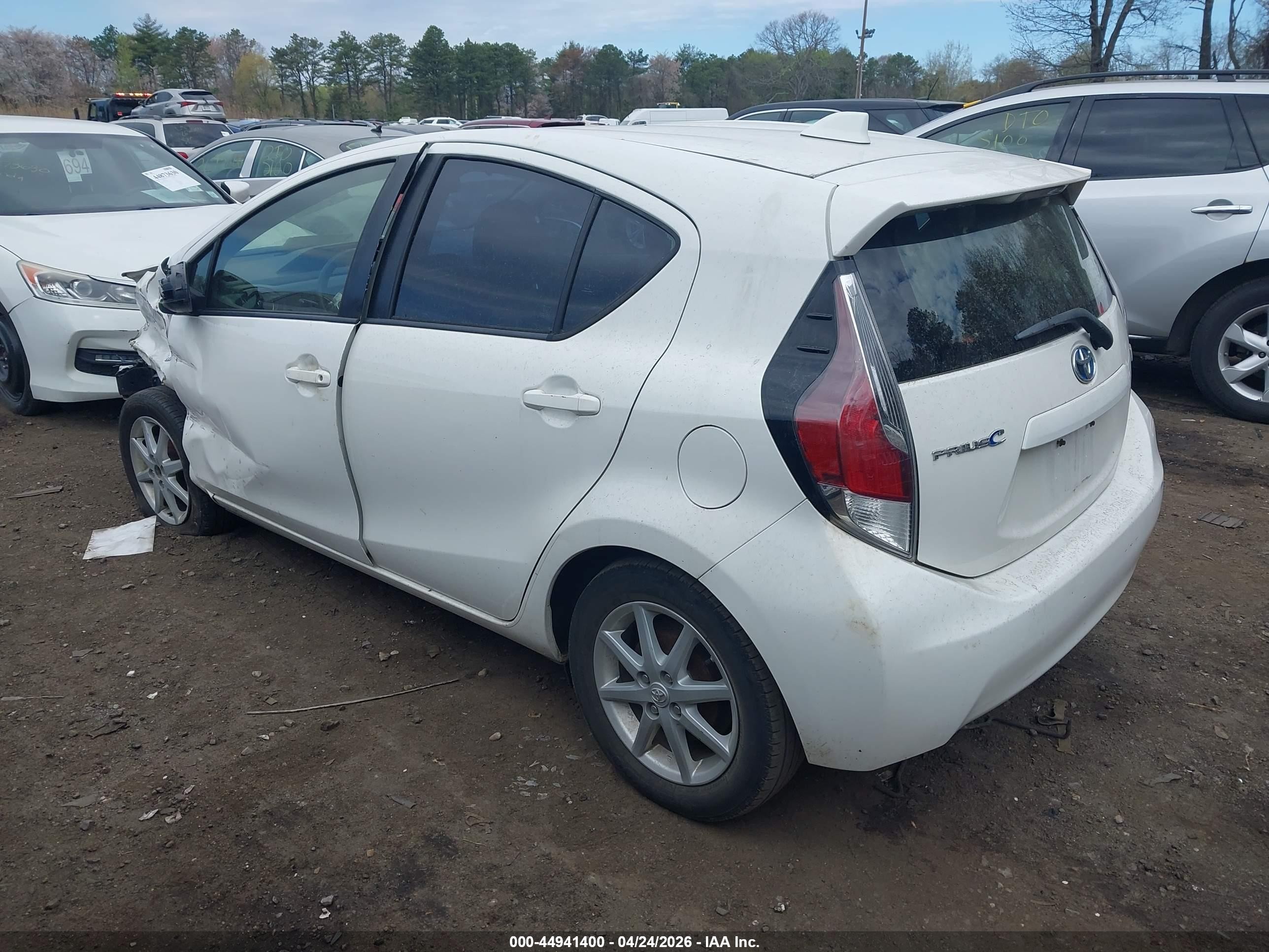2015 Toyota Prius C Three Белый vin: JTDKDTB3XF1107792