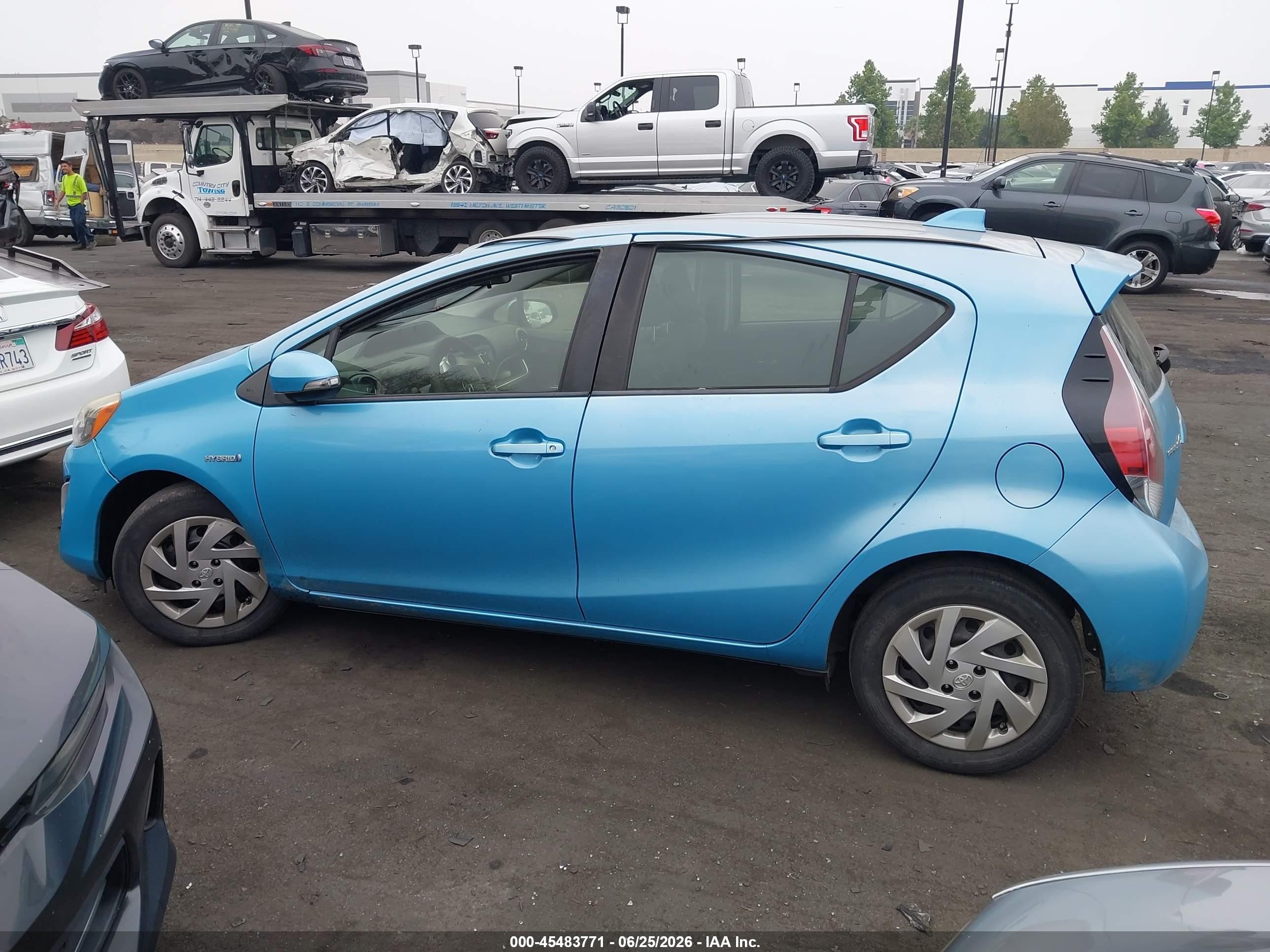 2015 Toyota Prius C Two Blue vin: JTDKDTB3XF1110644