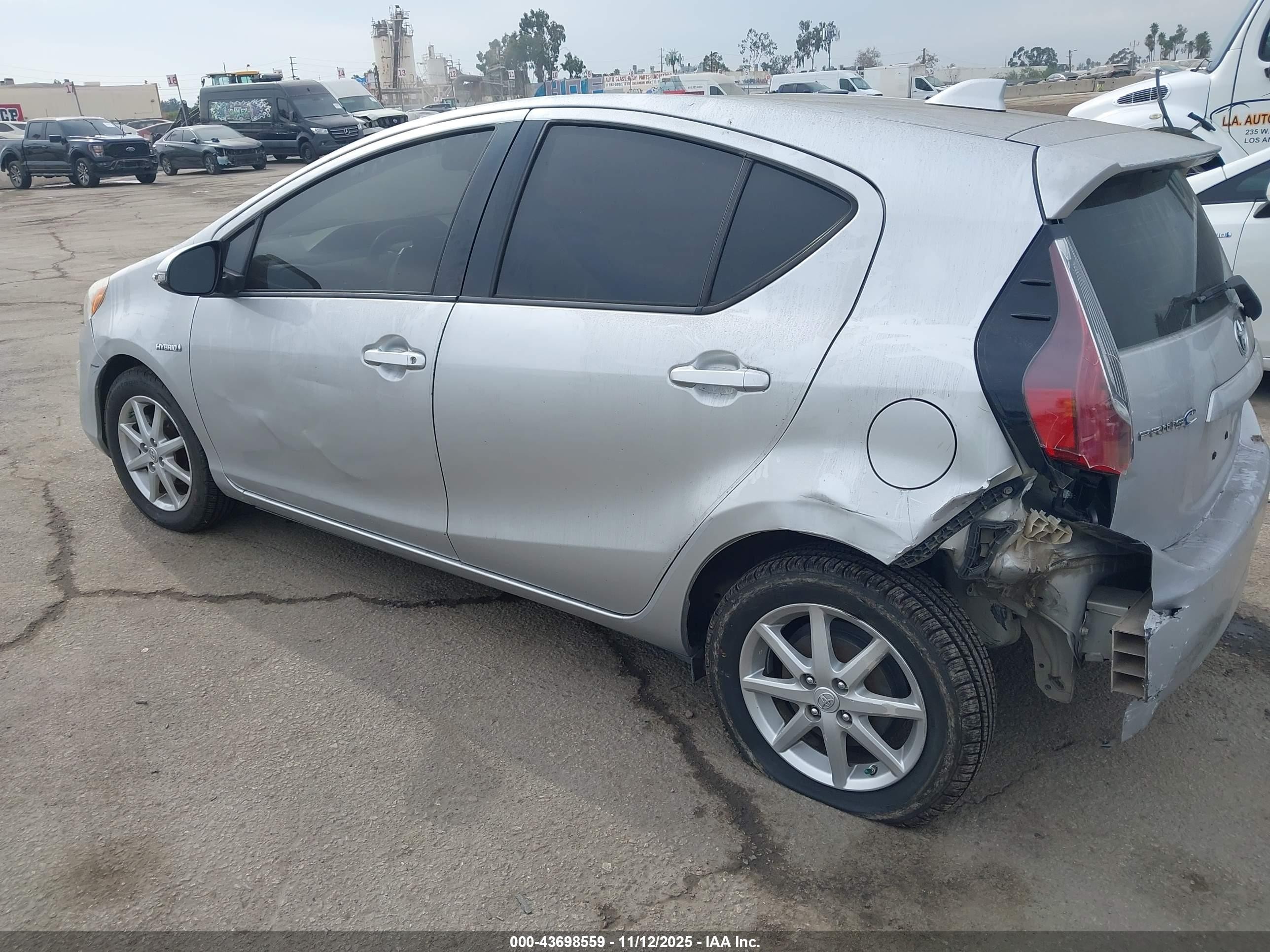 2015 Toyota Prius C One Серебряный vin: JTDKDTB3XF1587073
