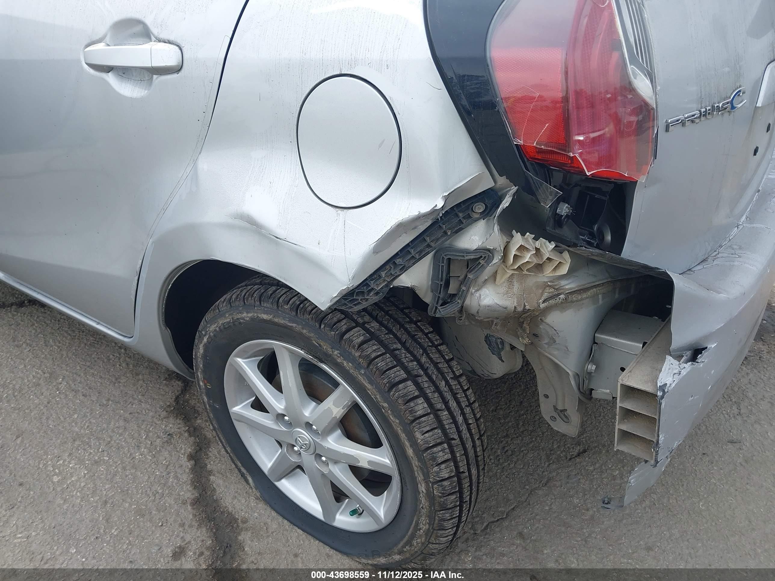 2015 Toyota Prius C One Серебряный vin: JTDKDTB3XF1587073