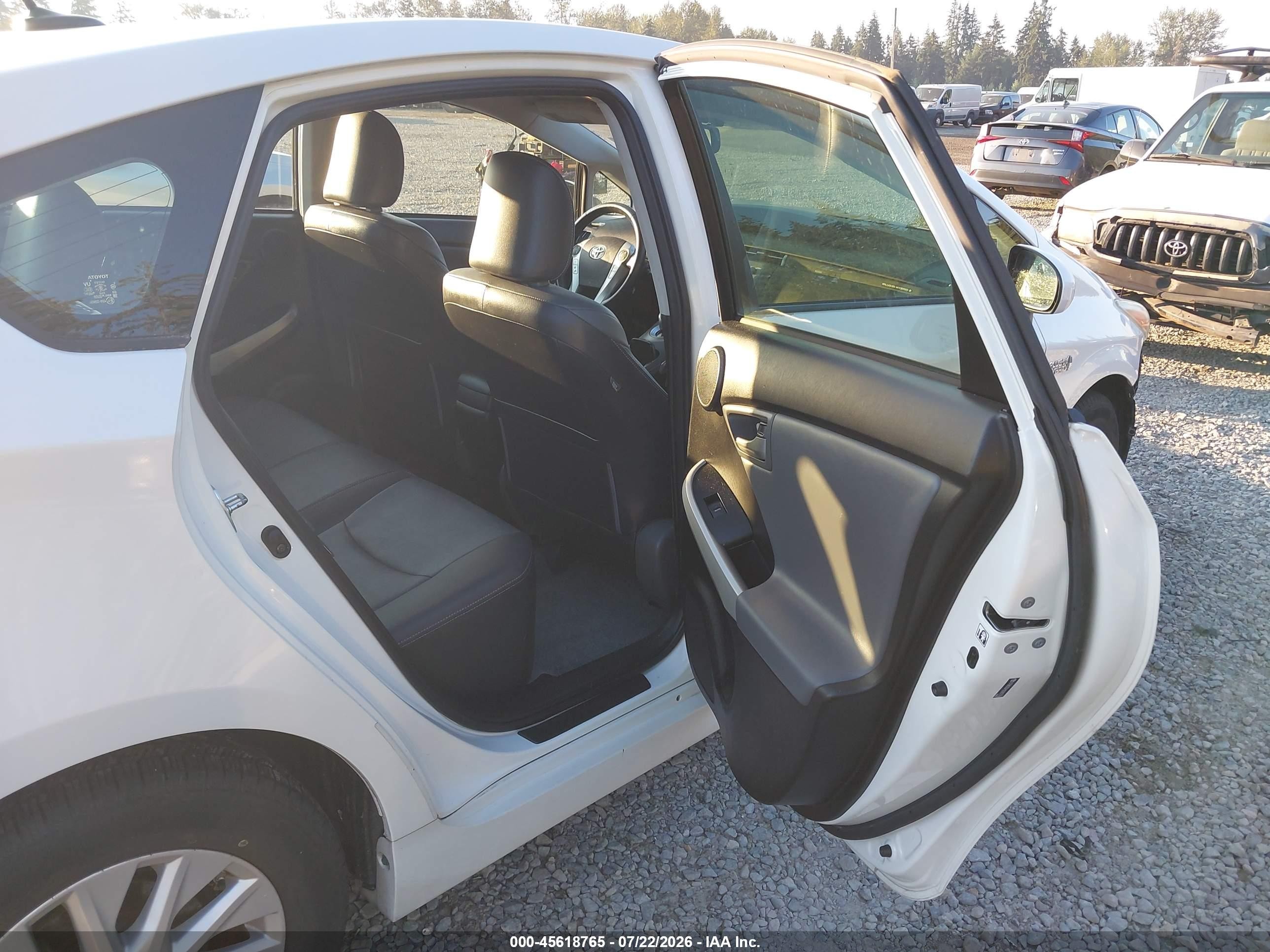 2012 Toyota Prius Plug-in Advanced White vin: JTDKN3DP0C3017158