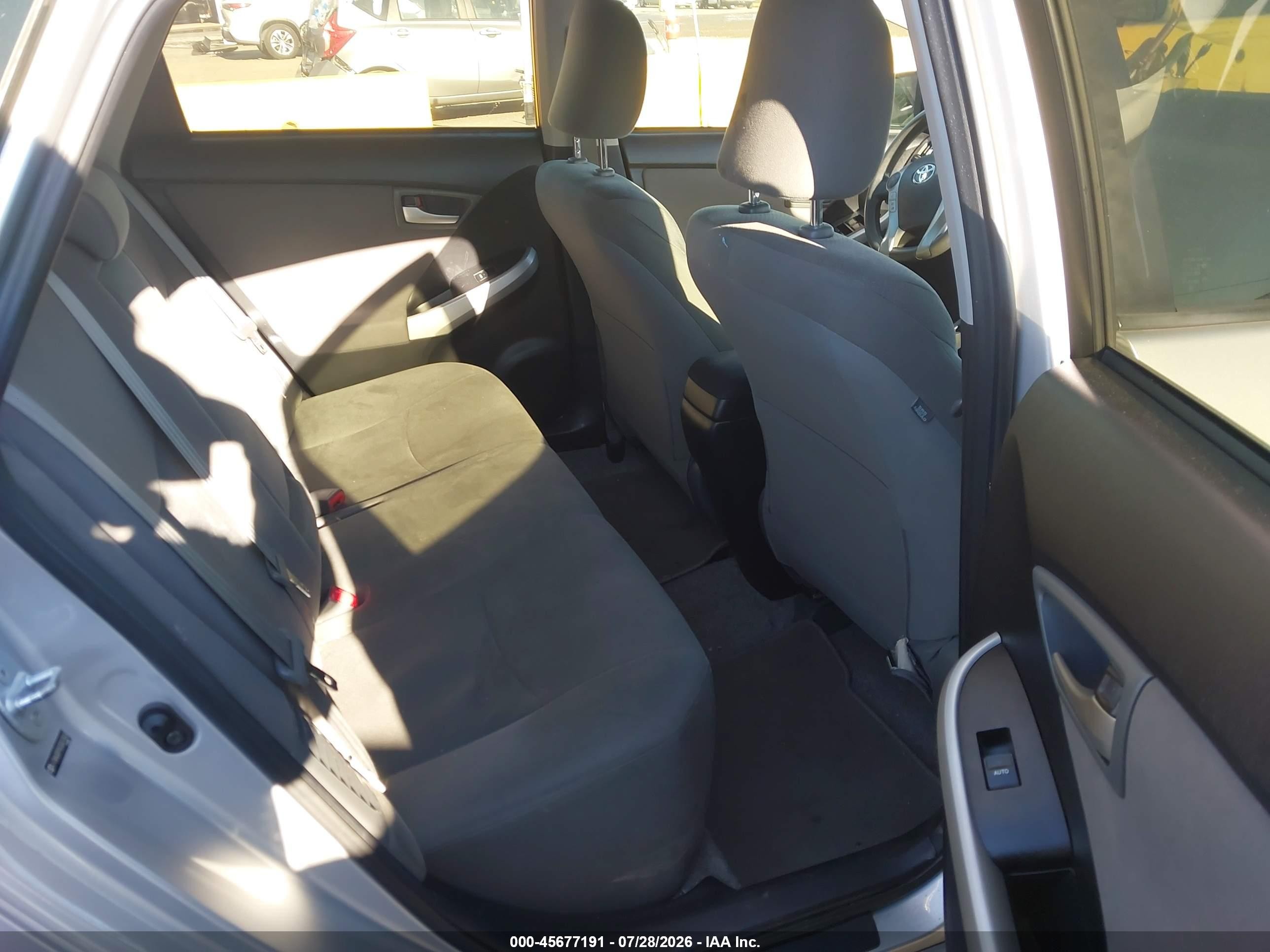 2012 Toyota Prius Plug-in   Silver vin: JTDKN3DP0C3027303