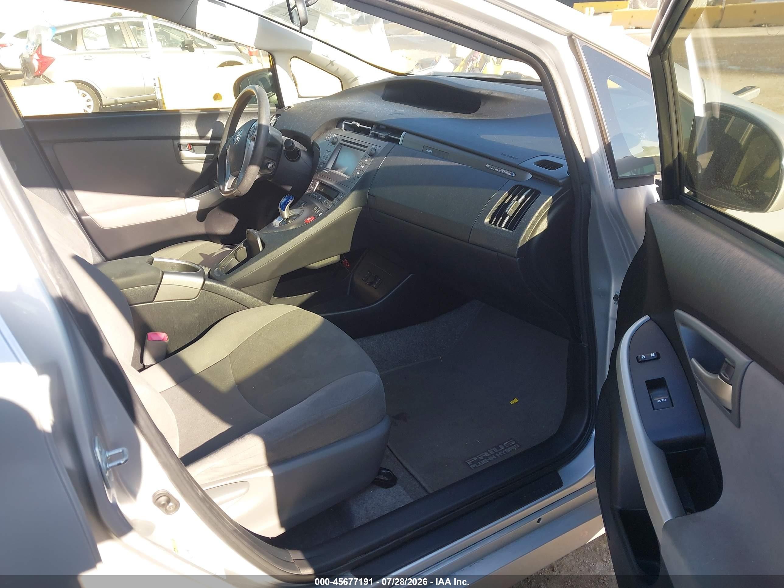 2012 Toyota Prius Plug-in   Silver vin: JTDKN3DP0C3027303
