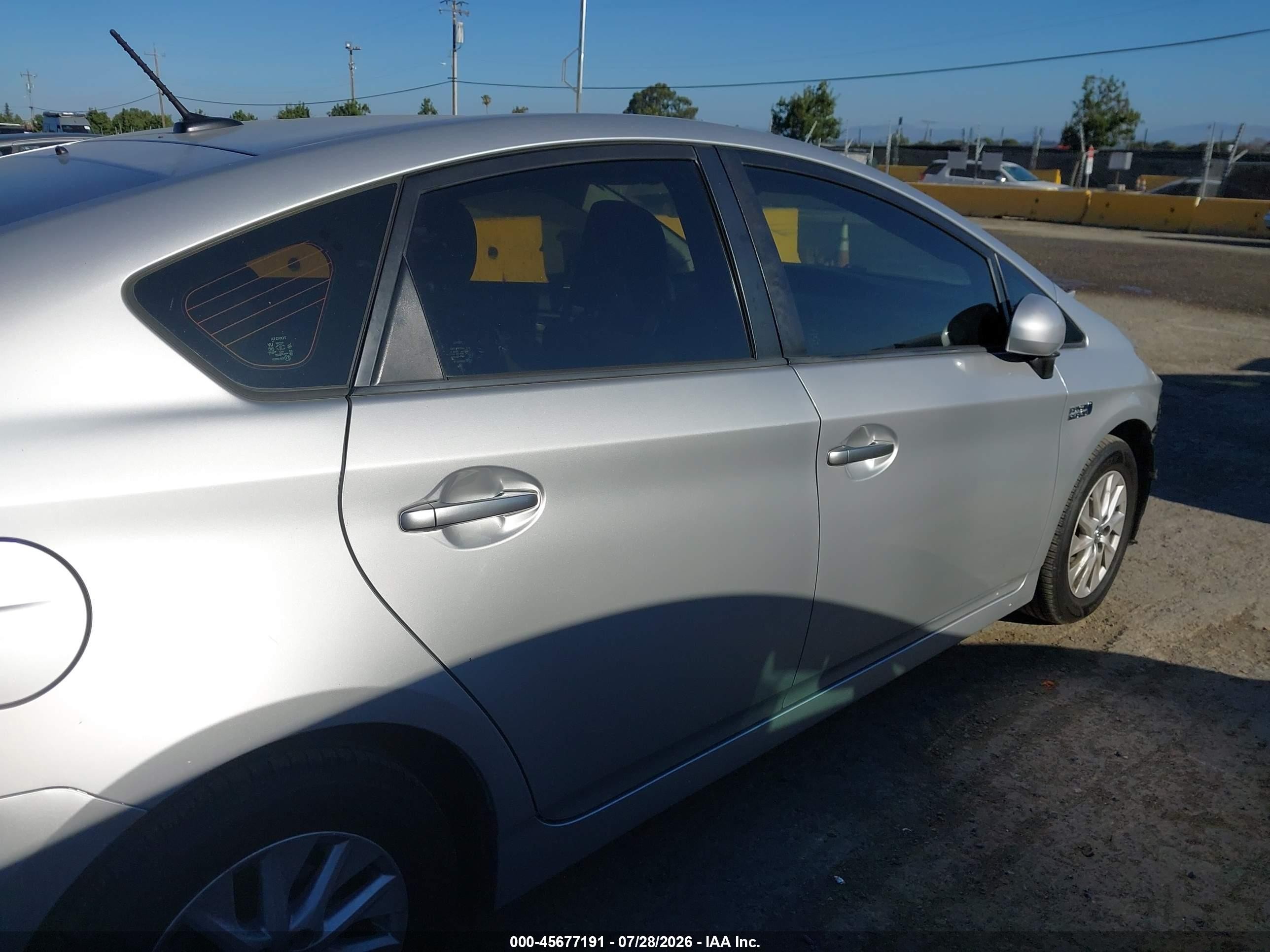 2012 Toyota Prius Plug-in   Silver vin: JTDKN3DP0C3027303