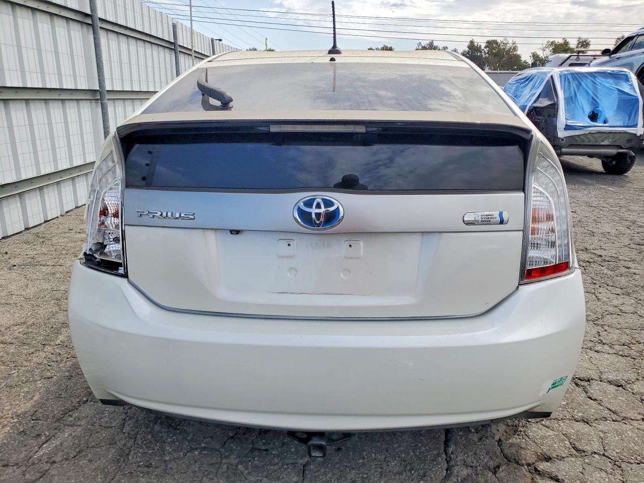 2013 Toyota Prius Plug-in Hybrid Advanced White vin: JTDKN3DP0D3041784